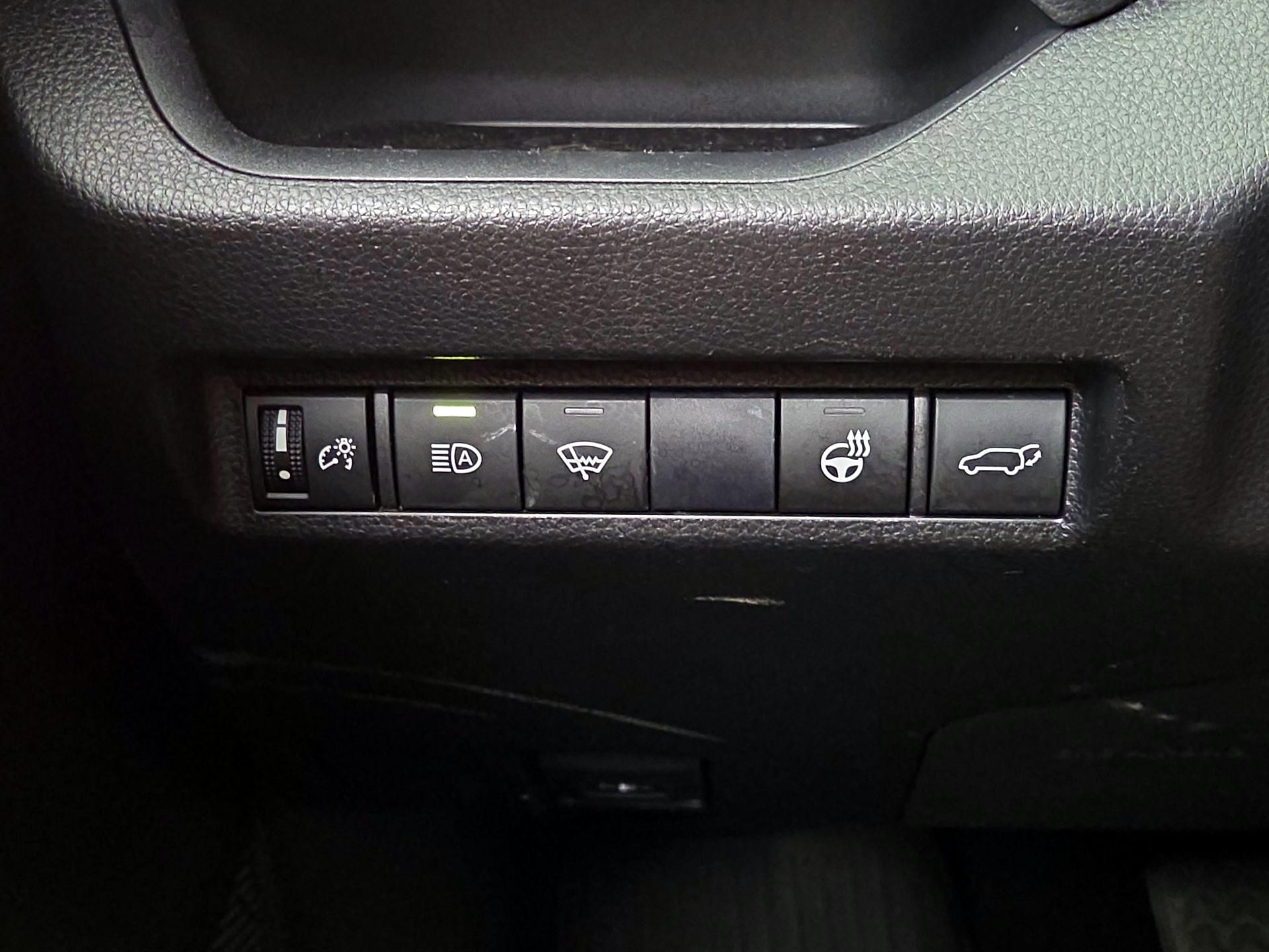 Thumbnail: 2020 Toyota RAV4 - 13