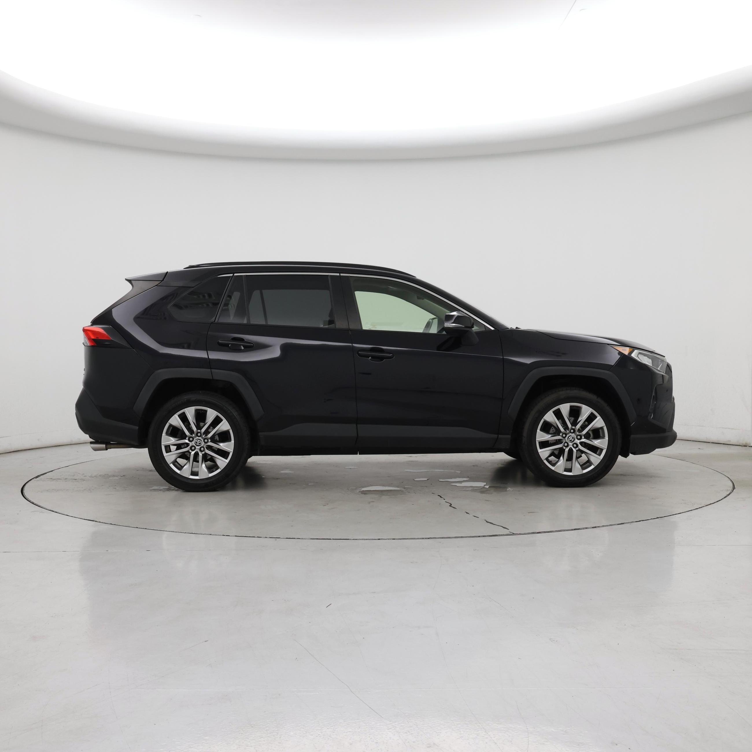 Thumbnail: 2020 Toyota RAV4 - 7