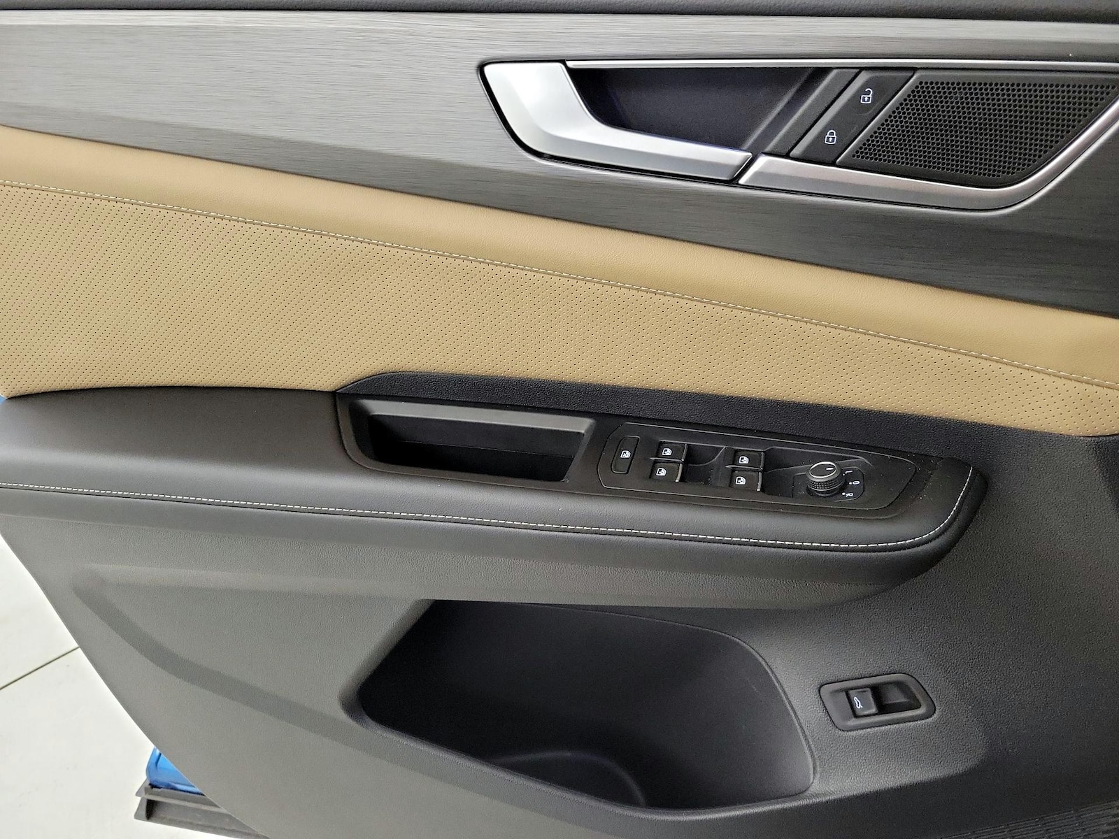 2024 Volkswagen Atlas Cross Sport SE w/Tech - Photo 13