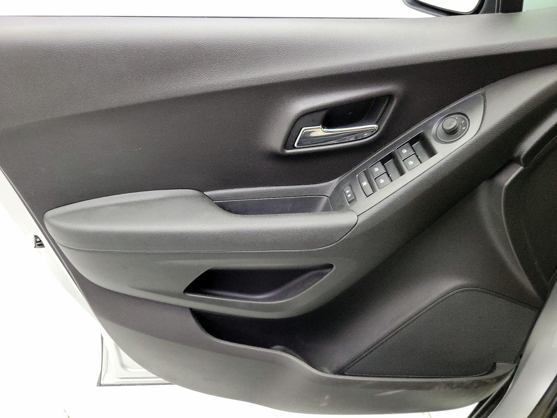 Thumbnail: 2016 Chevrolet Trax - 12