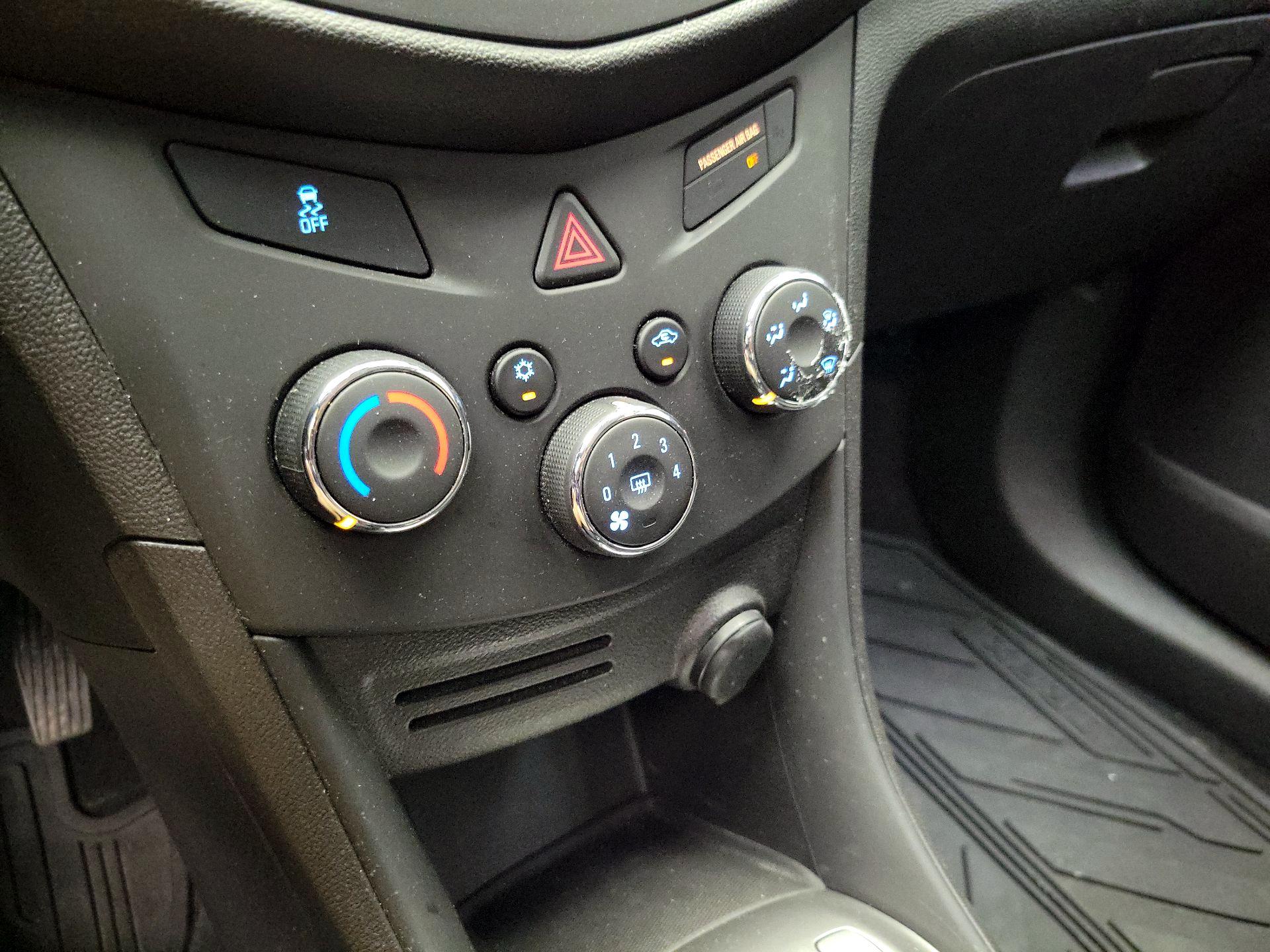Thumbnail: 2016 Chevrolet Trax - 16