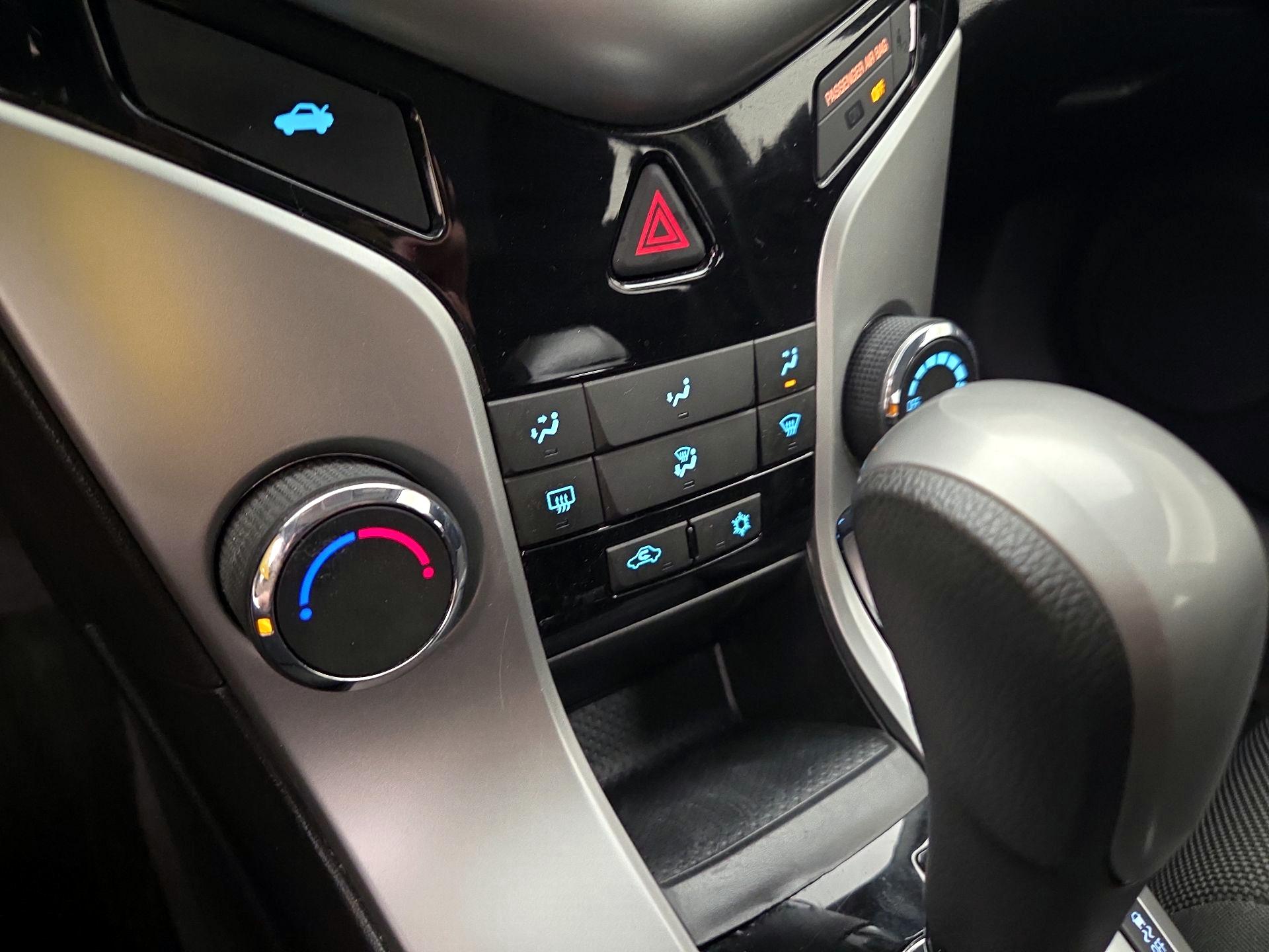 Thumbnail: 2015 Chevrolet Cruze - 16