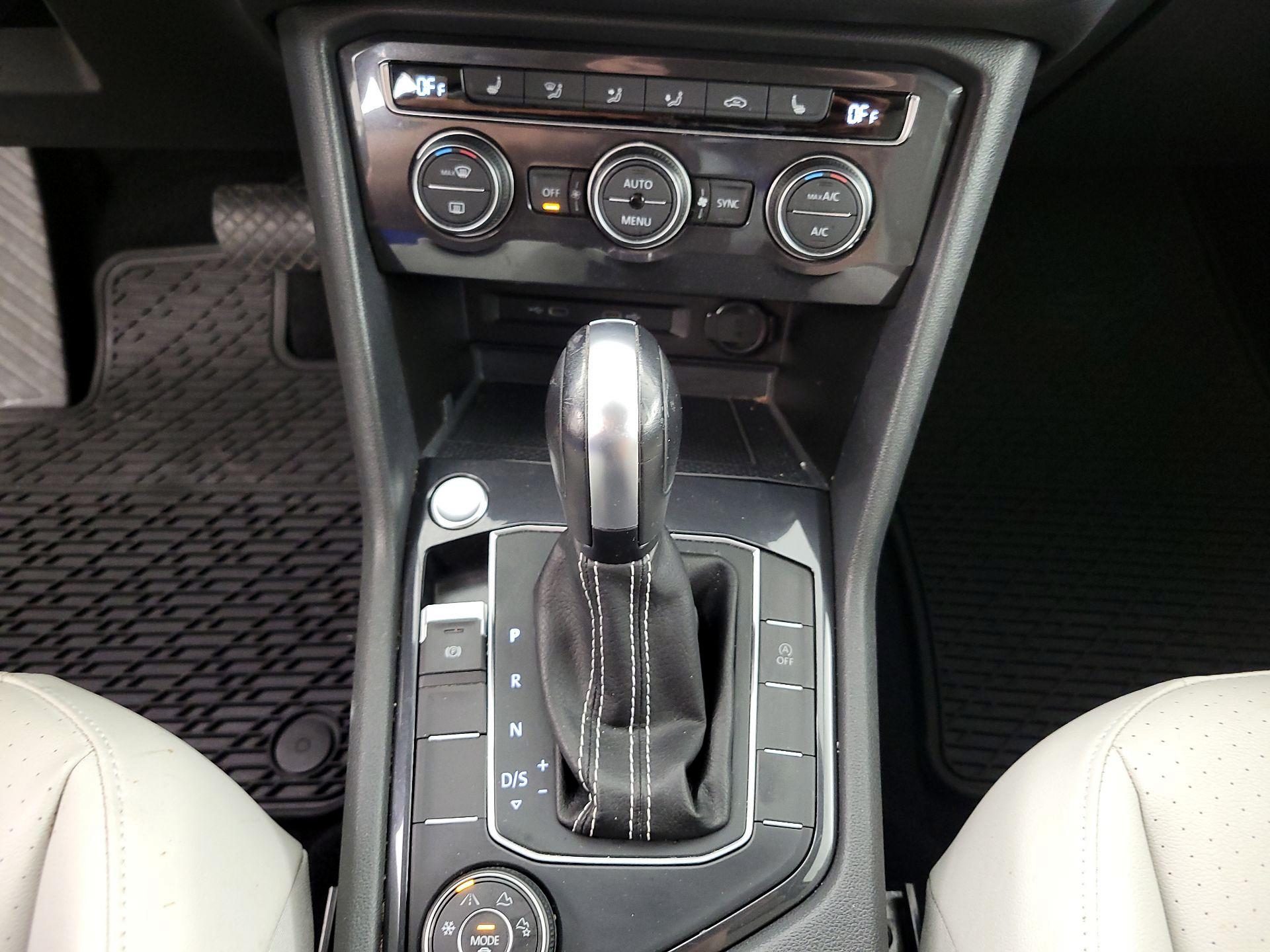 Thumbnail: 2021 Volkswagen Tiguan - 17