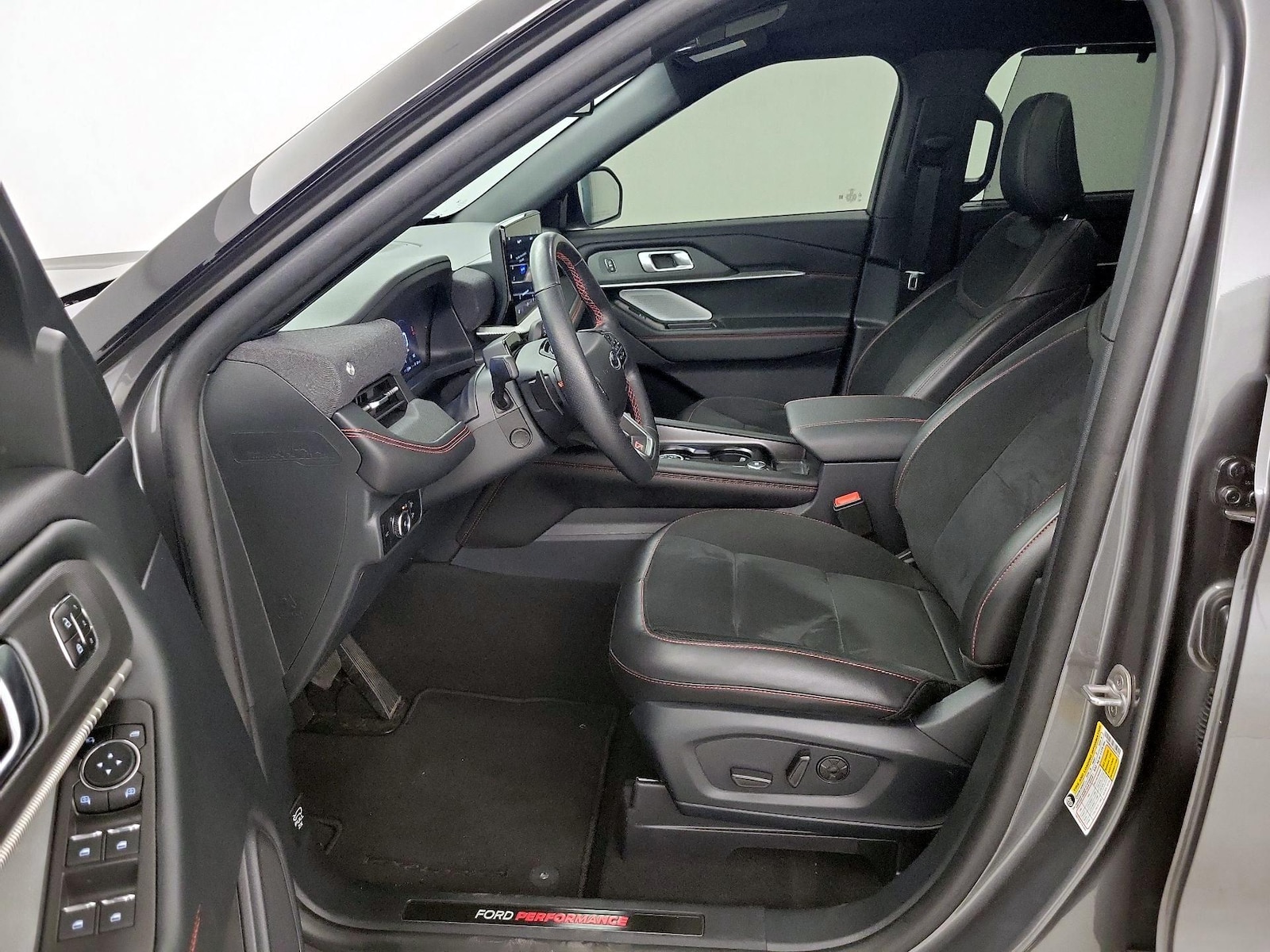 2025 Ford Explorer ST - Photo 12