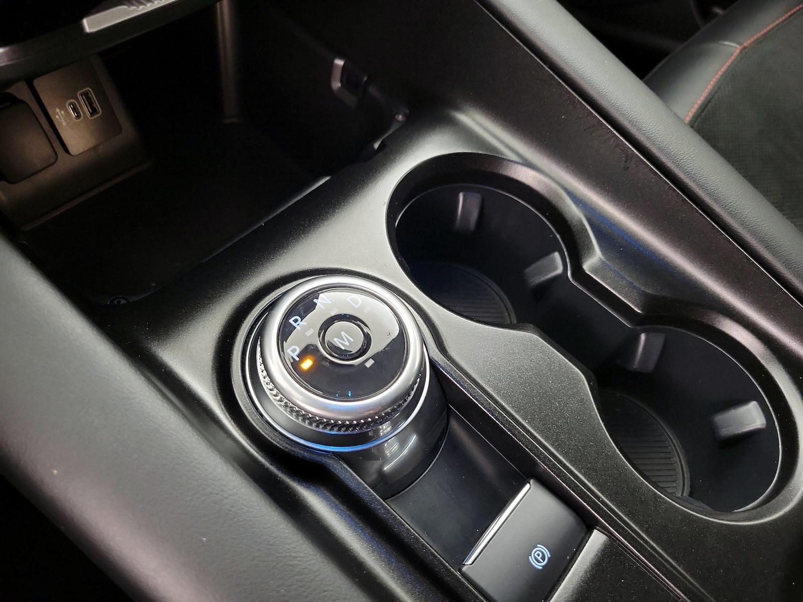 2025 Ford Explorer ST - Photo 18