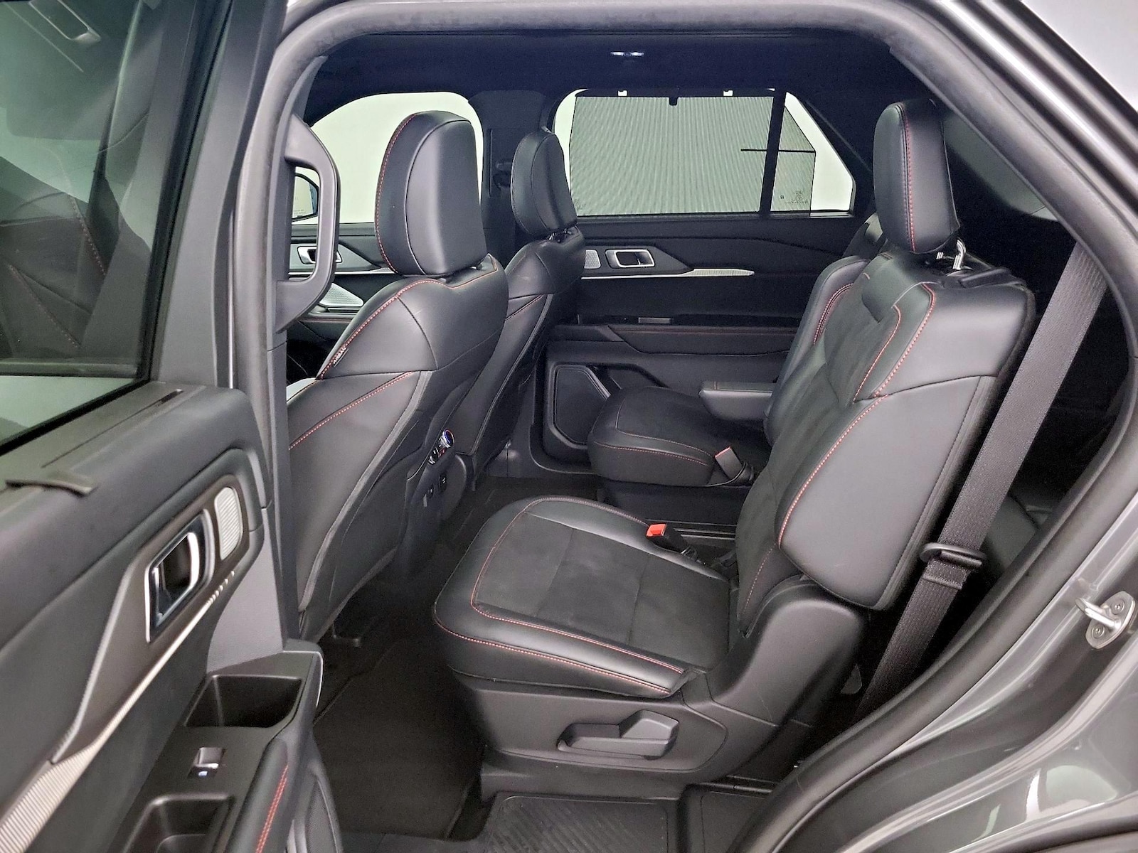 2025 Ford Explorer ST - Photo 21