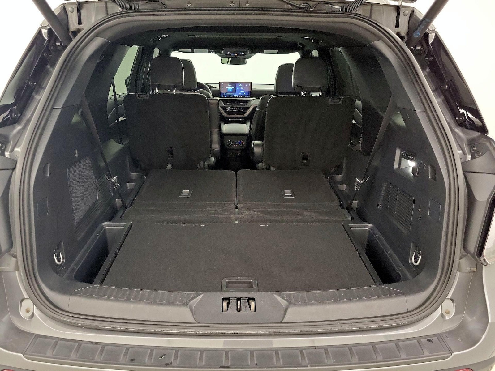2025 Ford Explorer ST - Photo 24