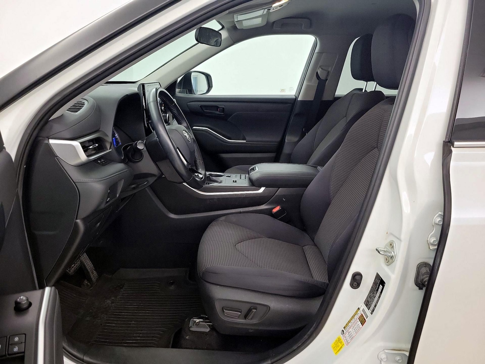 2020 Toyota Highlander LE - Photo 12