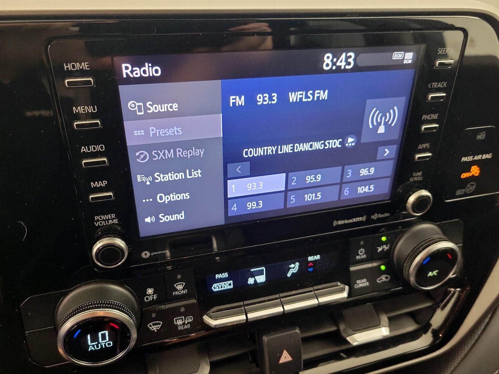 2020 Toyota Highlander LE - Photo 16