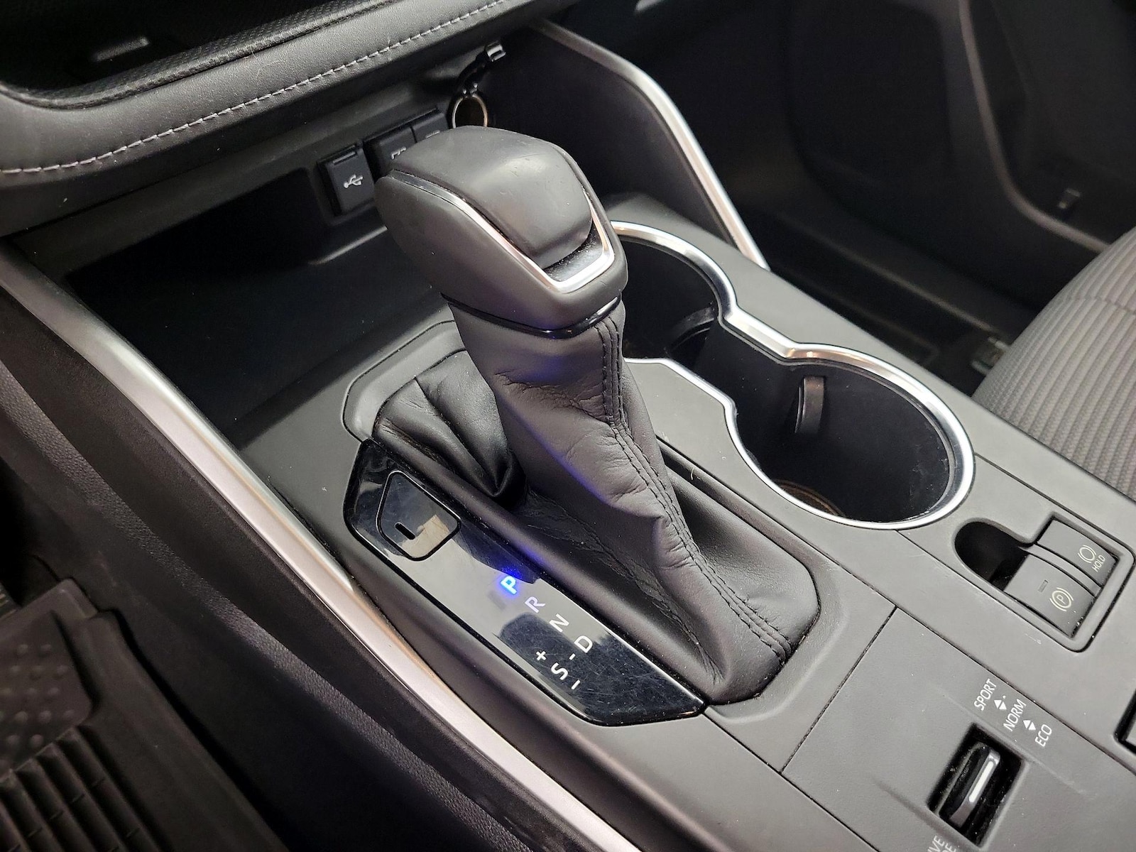 2020 Toyota Highlander LE - Photo 18