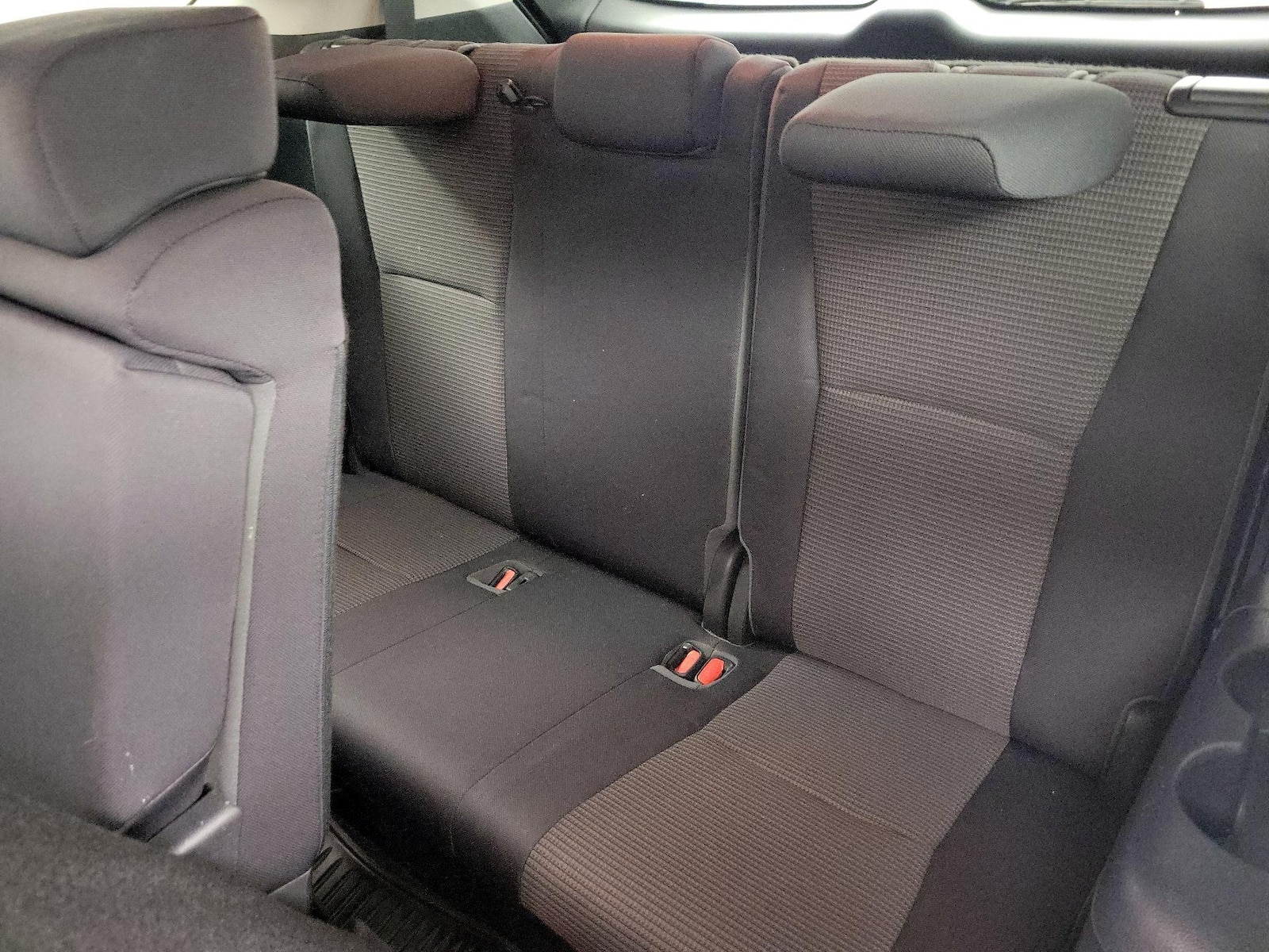2020 Toyota Highlander LE - Photo 21