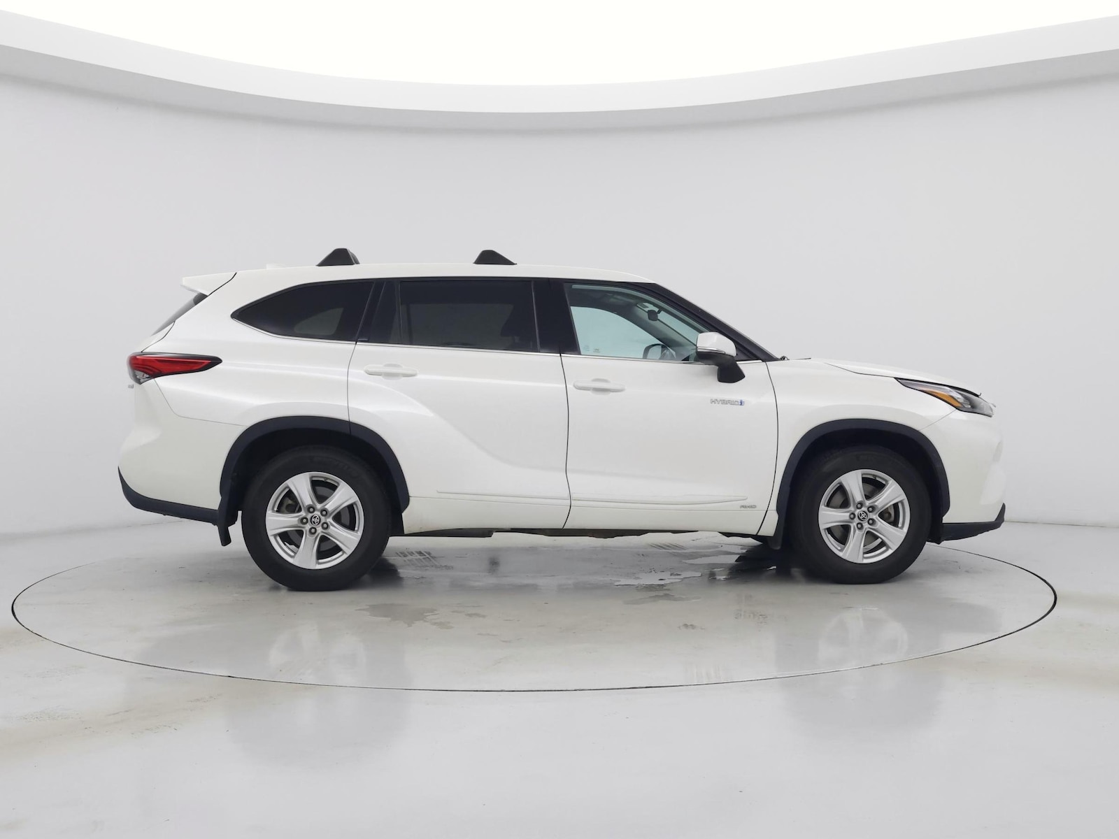 2020 Toyota Highlander LE - Photo 8