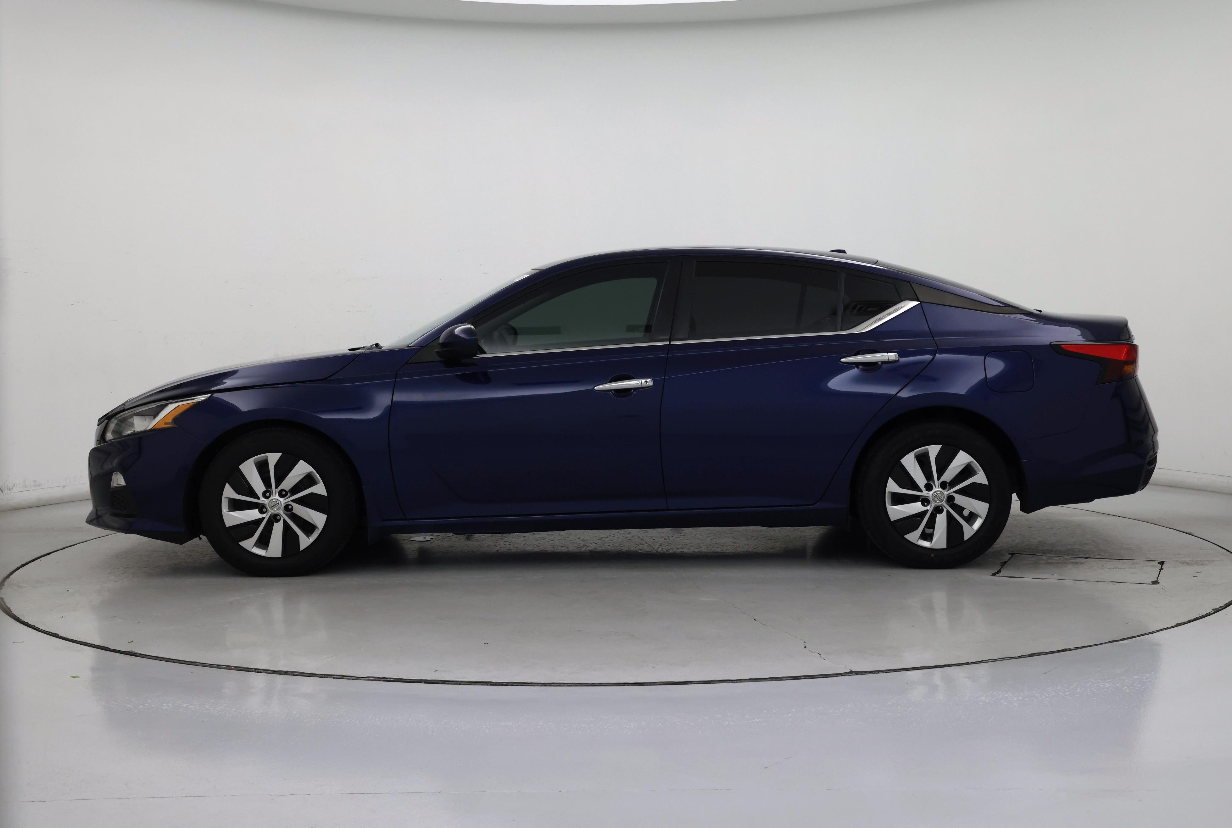 Thumbnail: 2020 Nissan Altima - 3