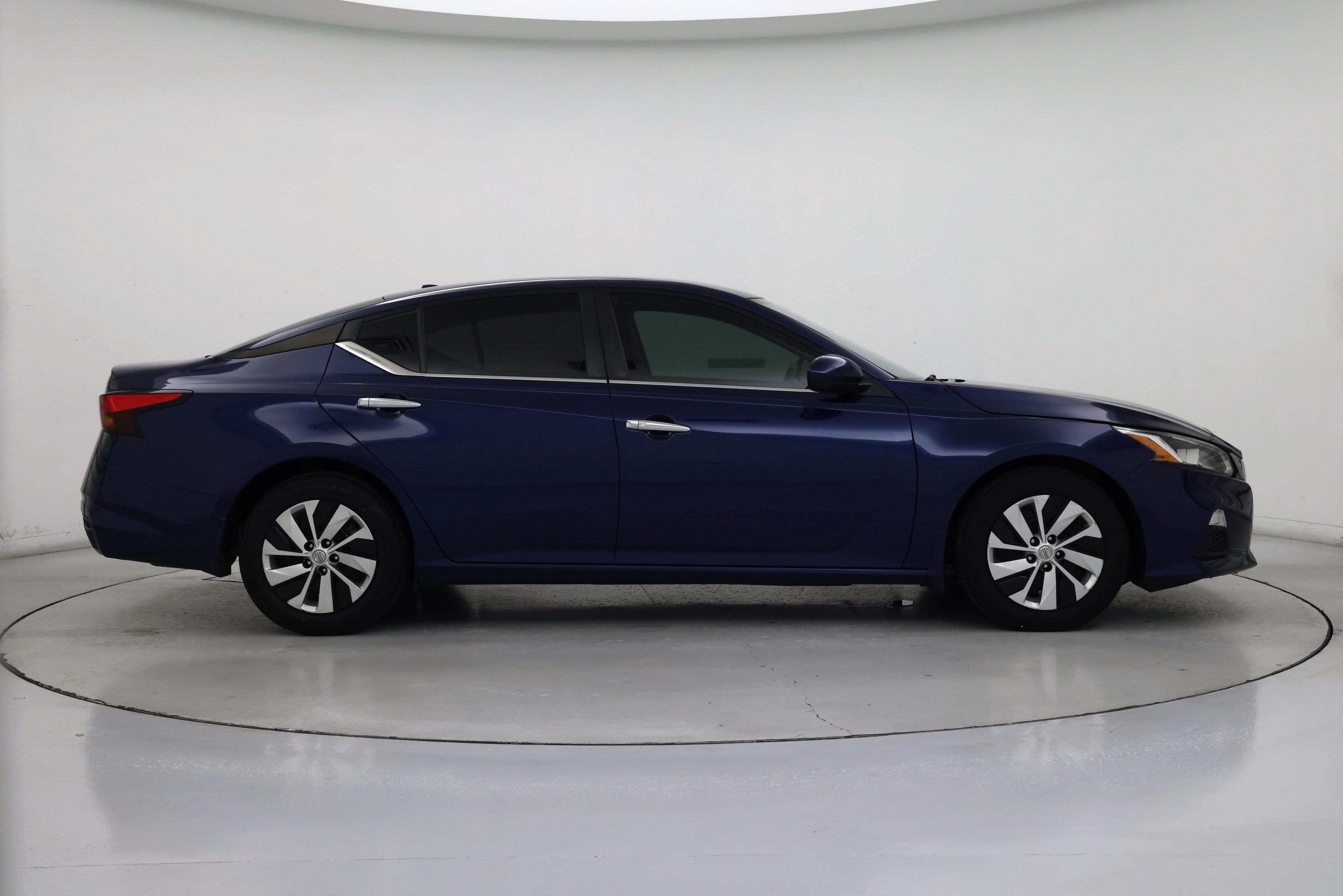 Thumbnail: 2020 Nissan Altima - 7