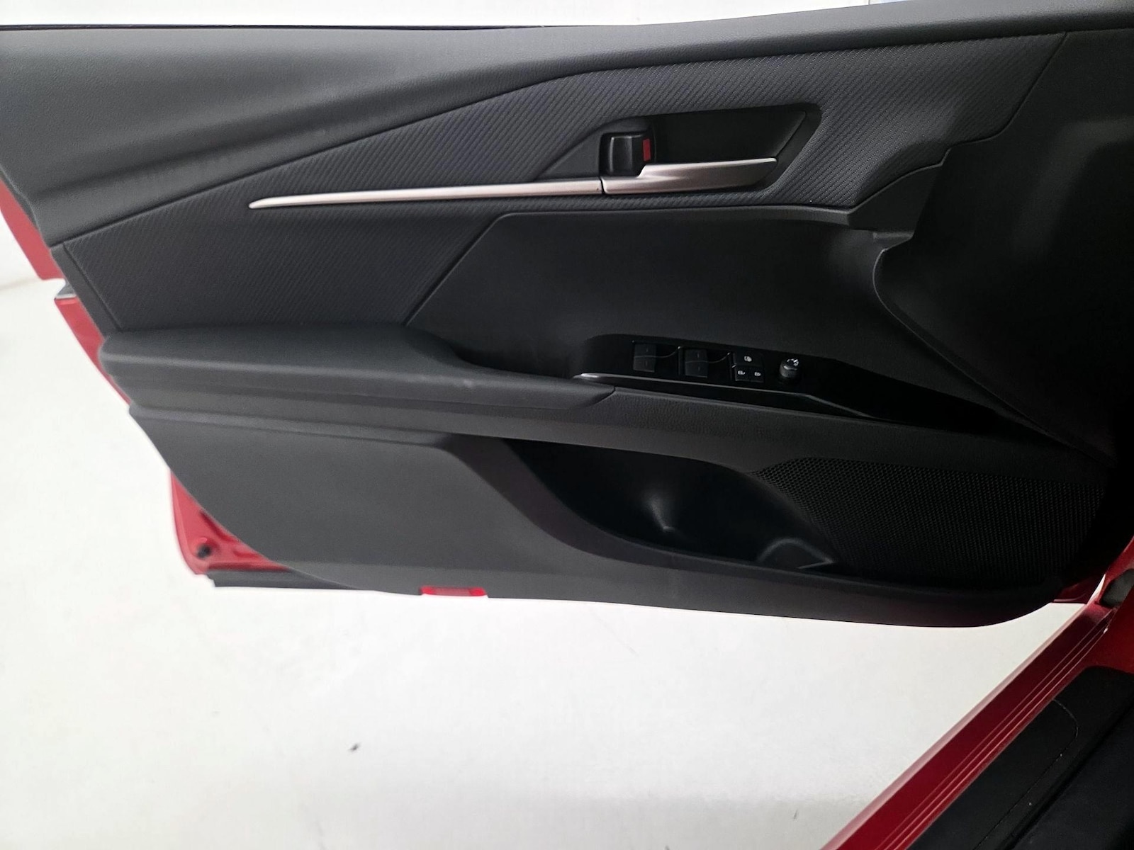 2025 Toyota Camry SE - Photo 13