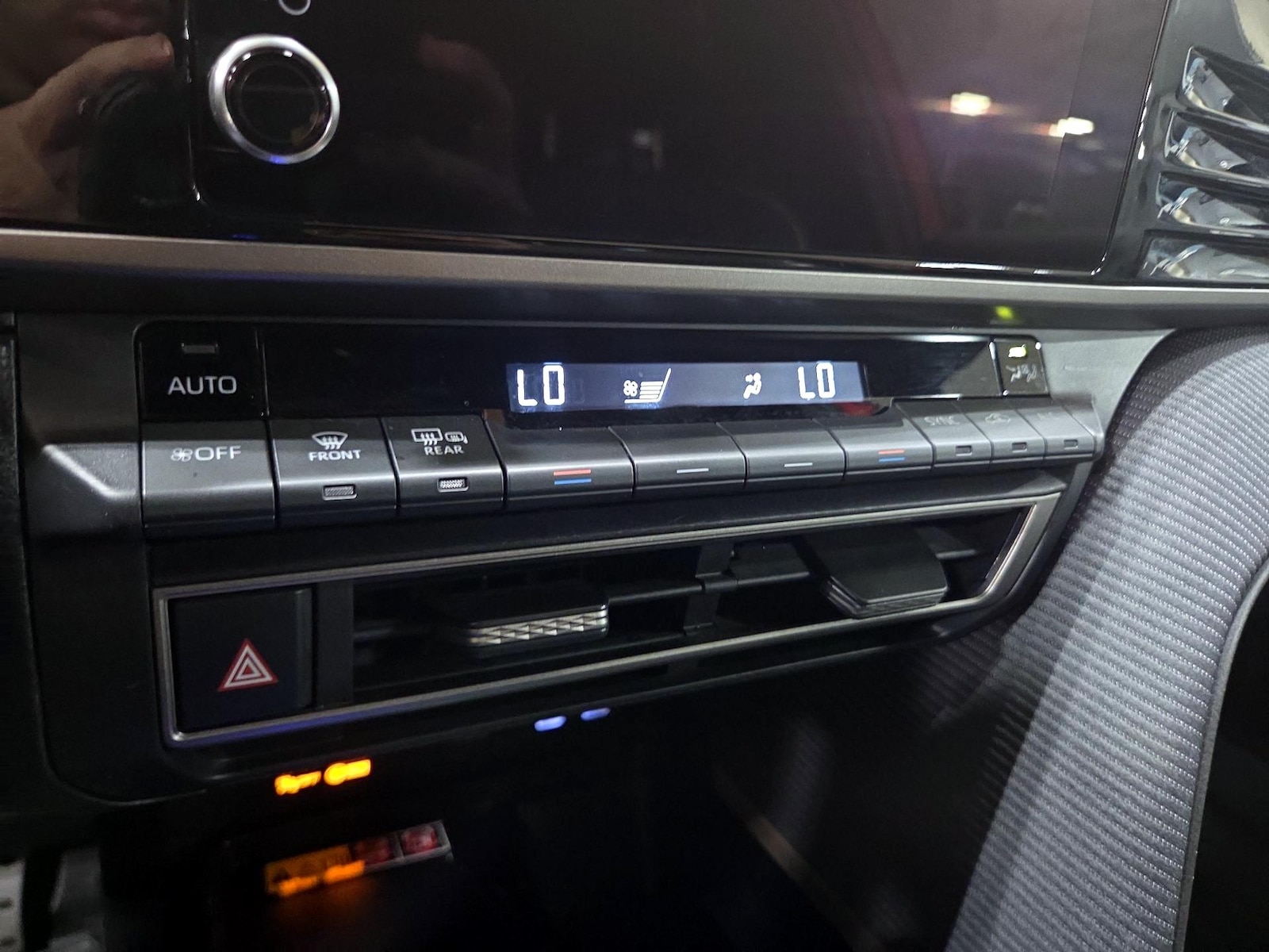 2025 Toyota Camry SE - Photo 17