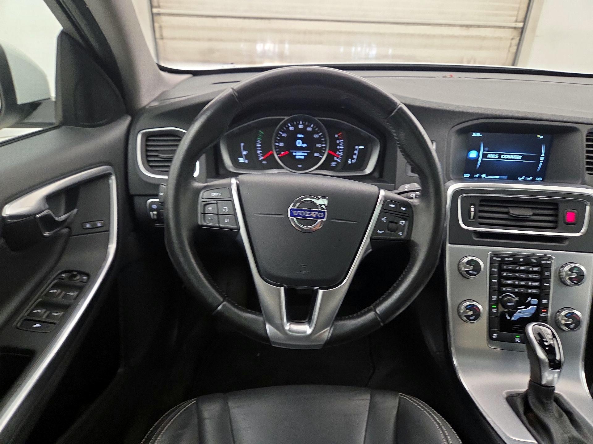 Thumbnail: 2017 Volvo S60 - 10