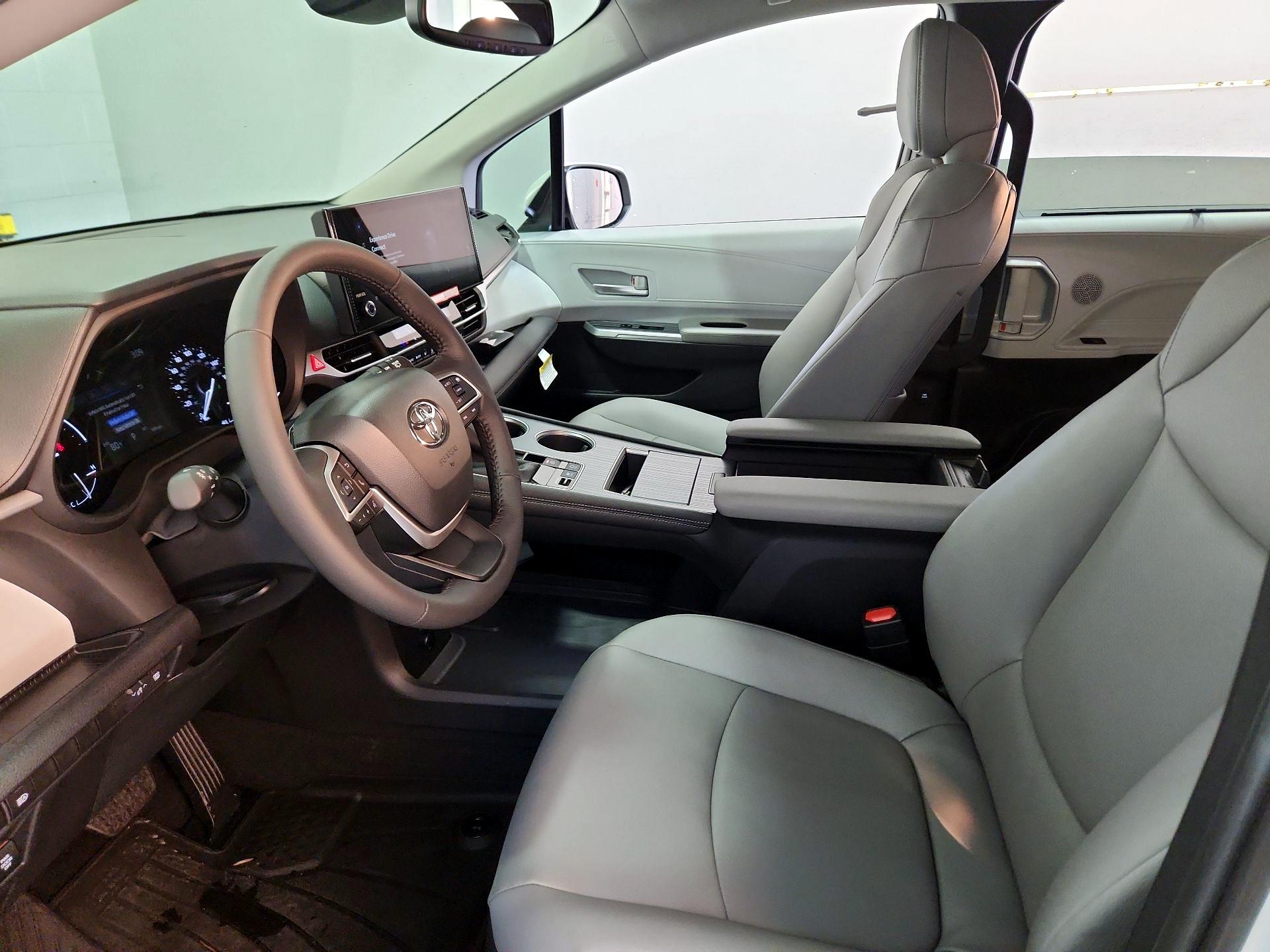 Thumbnail: 2025 Toyota Sienna - 11