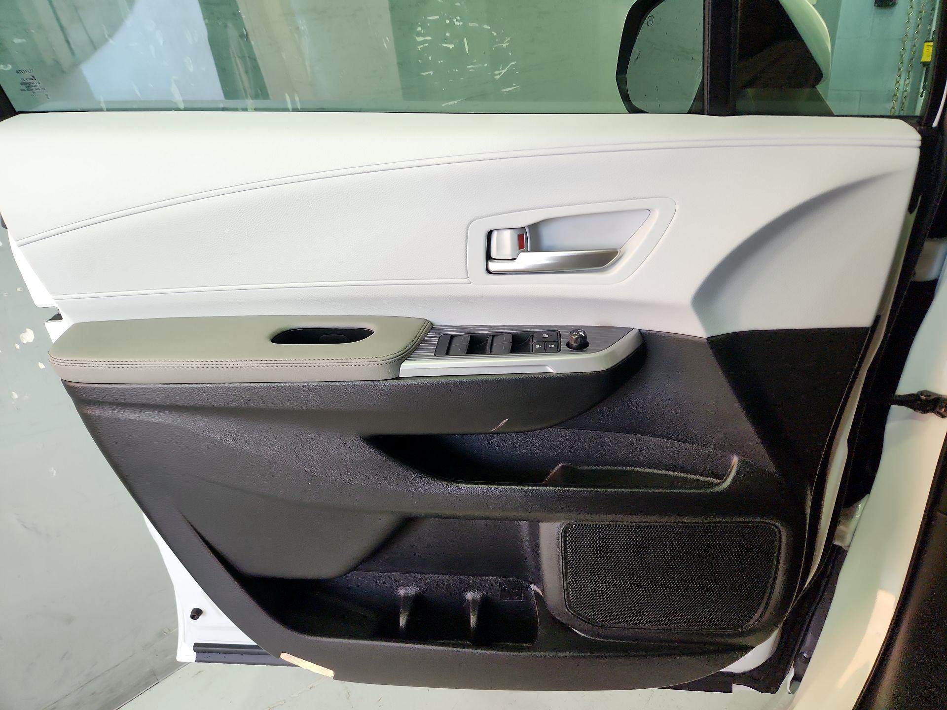 Thumbnail: 2025 Toyota Sienna - 12
