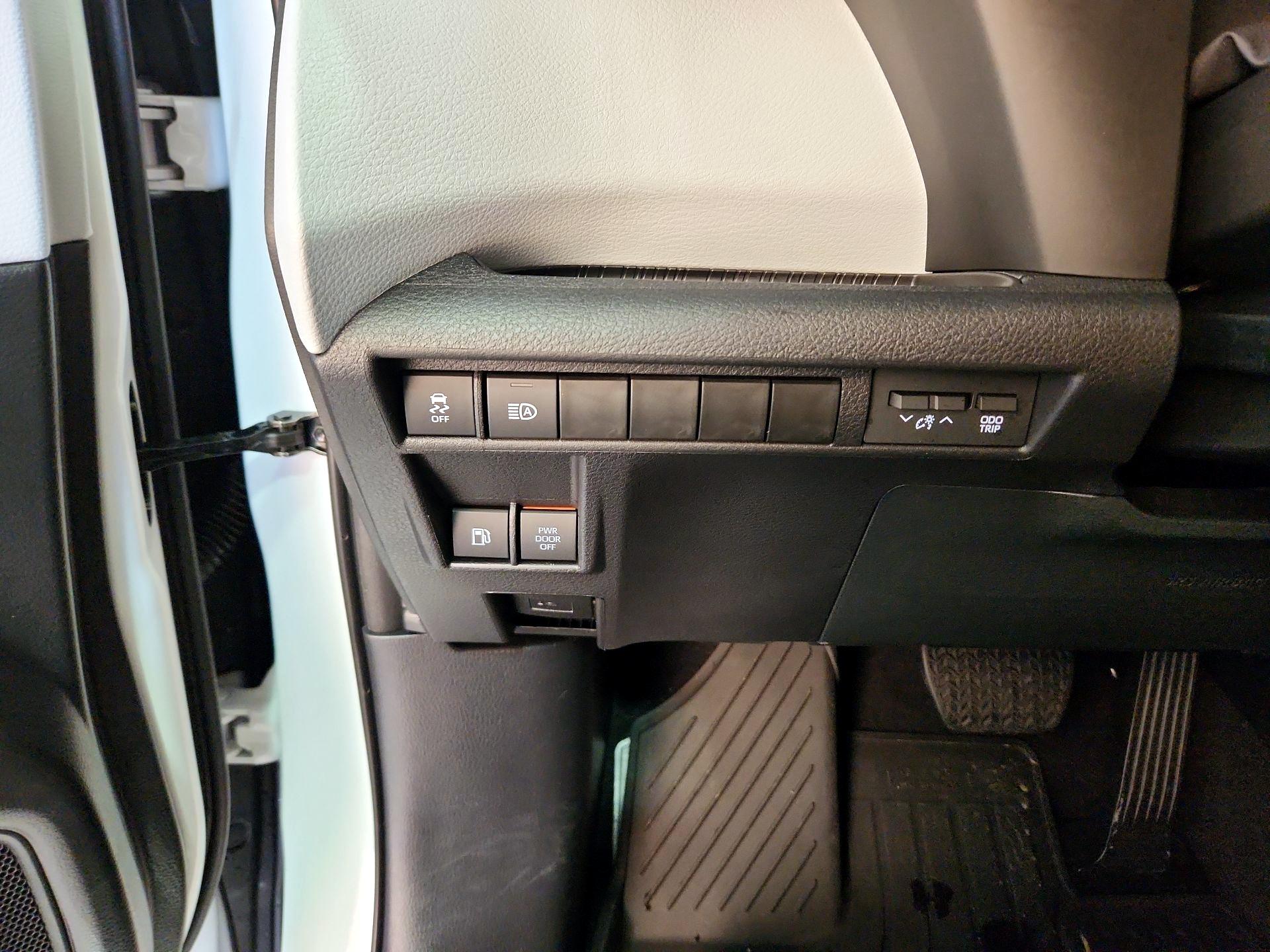Thumbnail: 2025 Toyota Sienna - 13