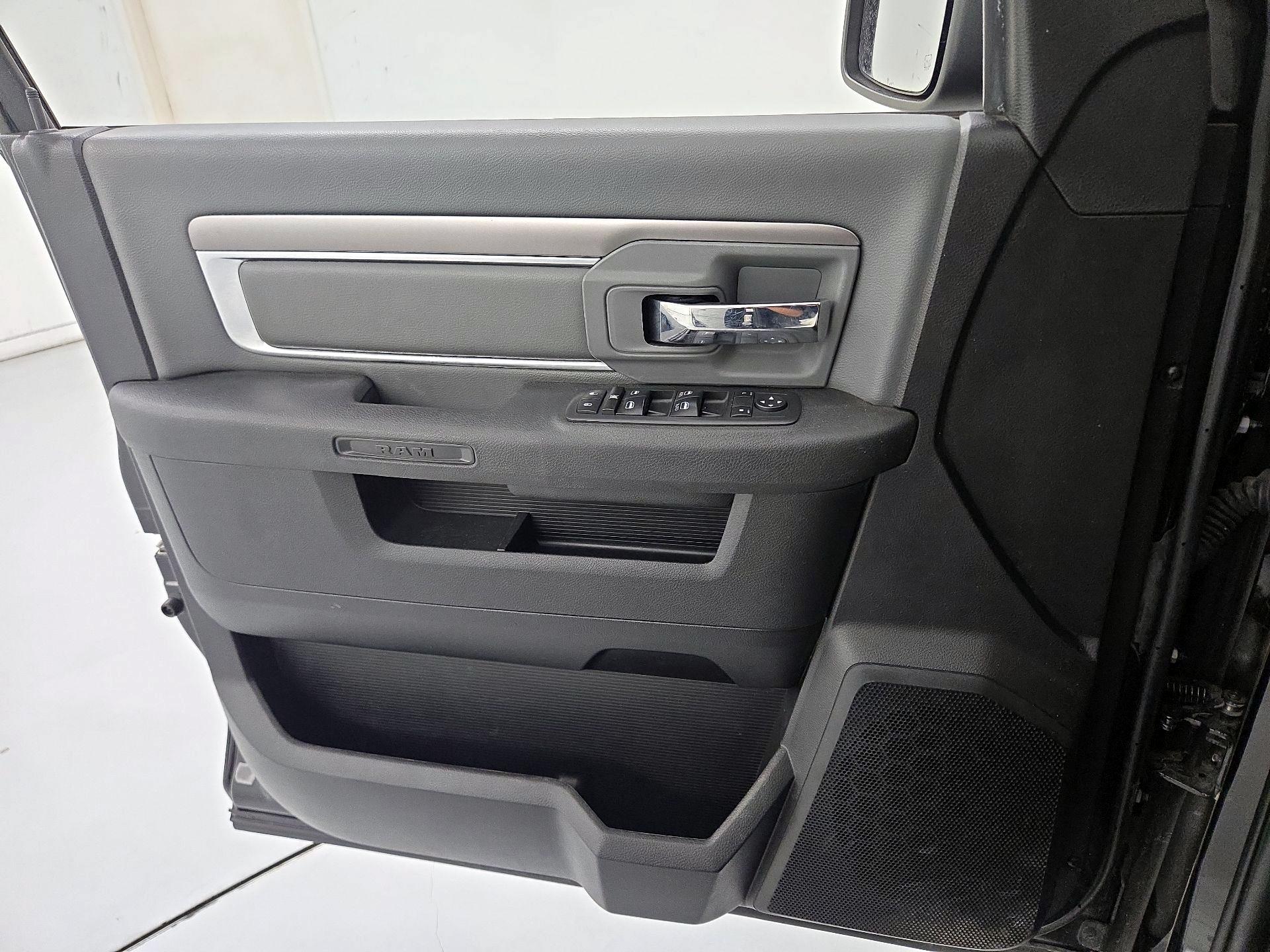 Thumbnail: 2021 RAM 1500 Classic - 12