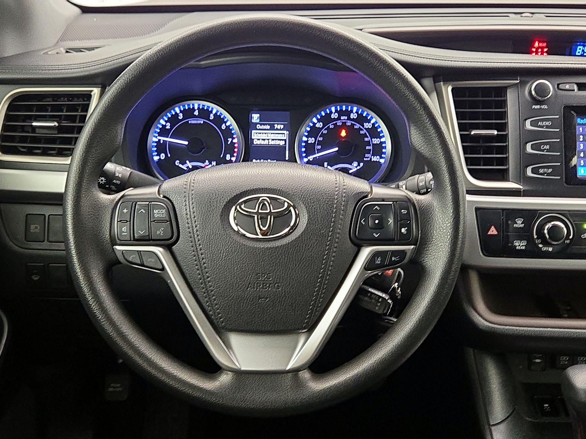 Thumbnail: 2019 Toyota Highlander - 10