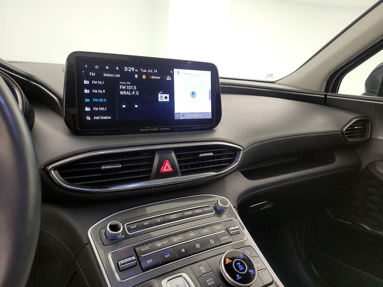 2023 Hyundai Santa Fe Limited - Photo 17