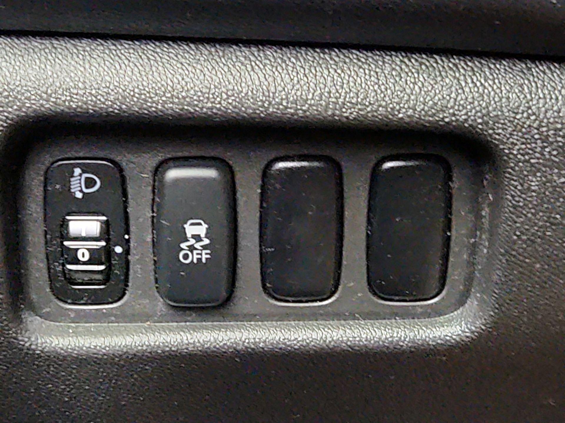 Thumbnail: 2015 Mitsubishi Outlander Sport - 13