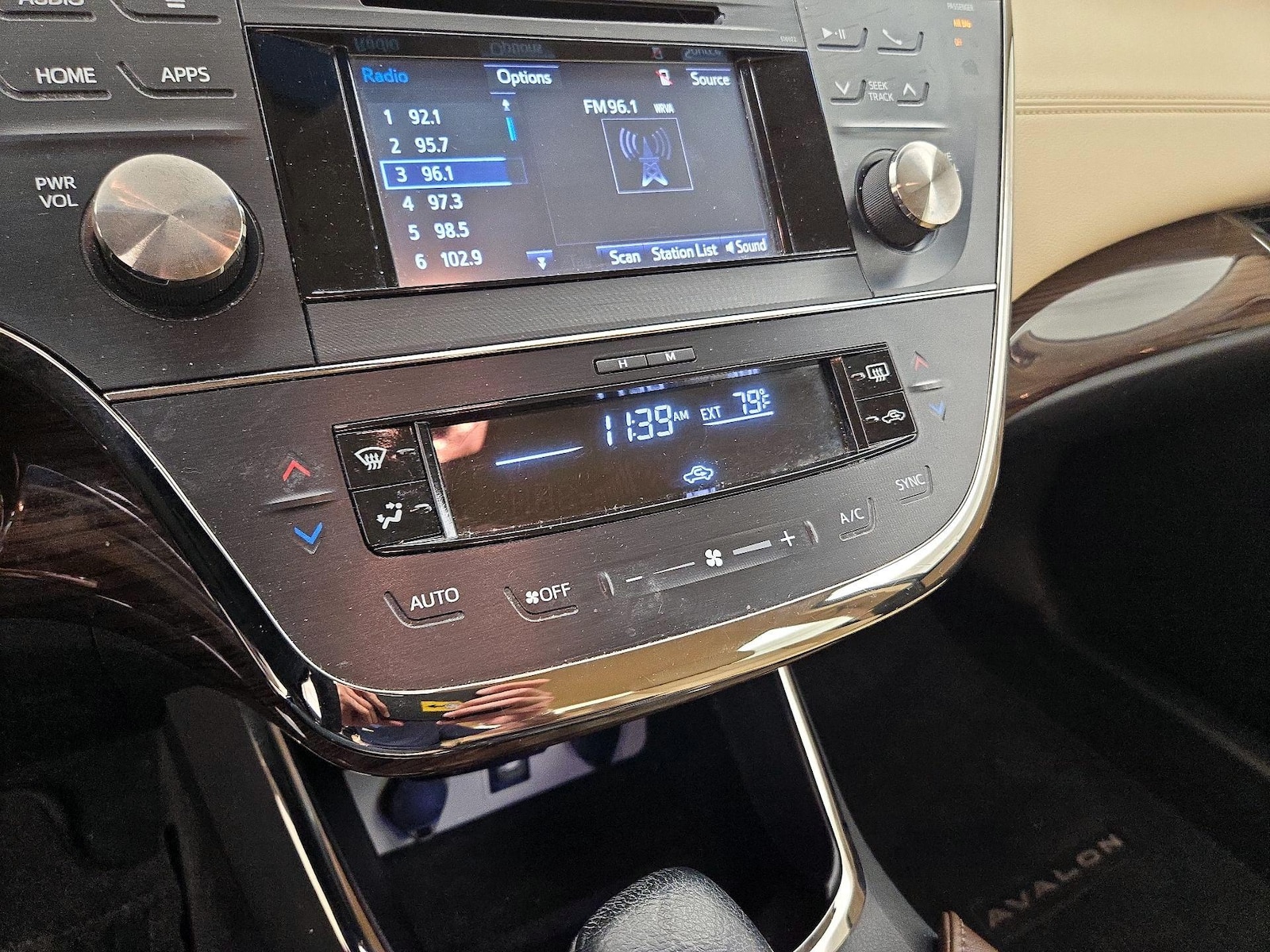 2015 Toyota Avalon XLE - Photo 17