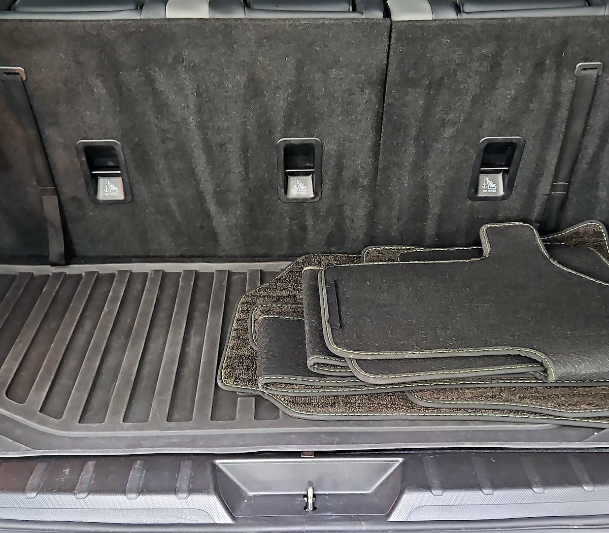 Trunk/Cargo (Seats Up)