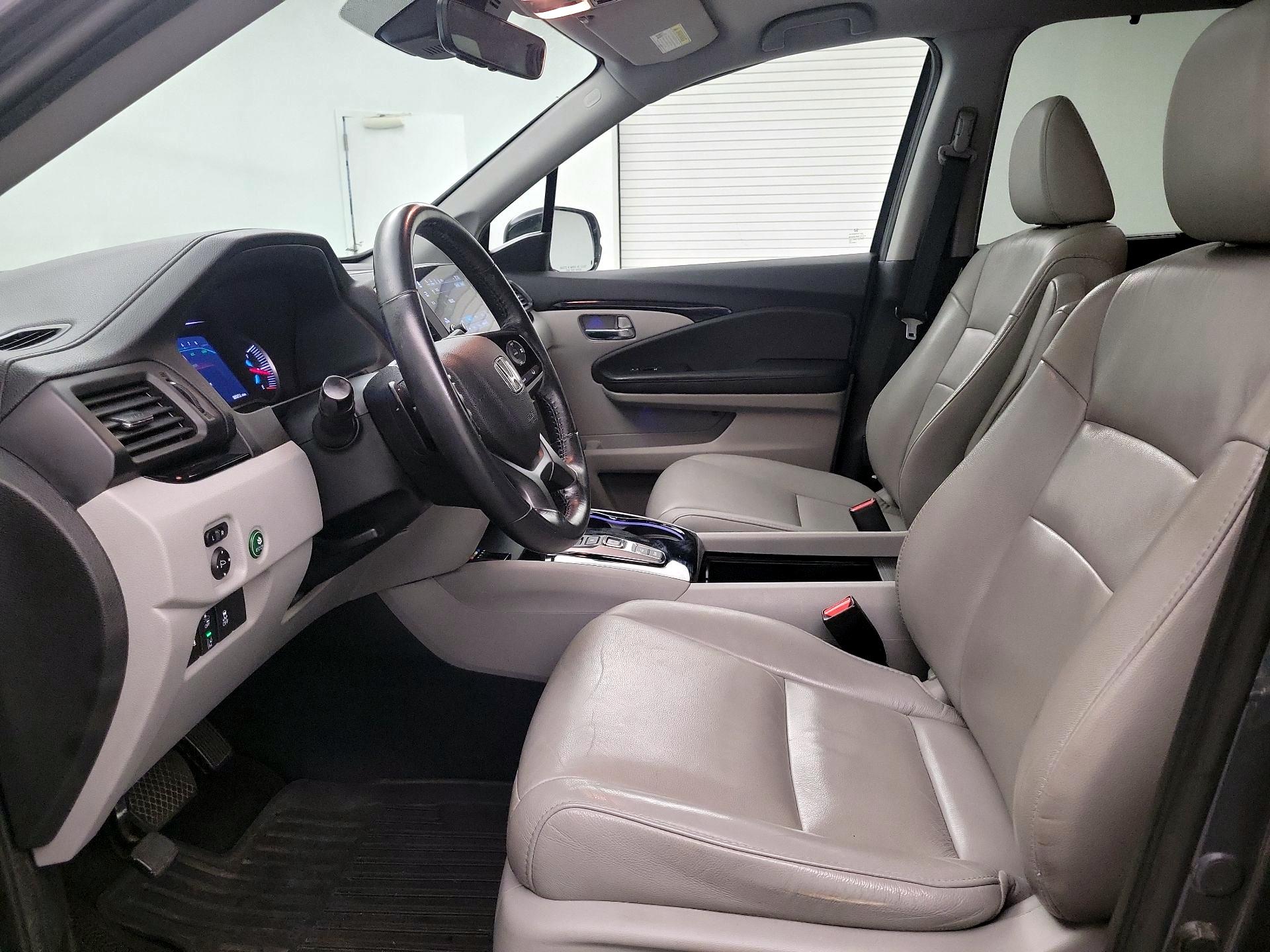 Thumbnail: 2019 Honda Pilot - 11