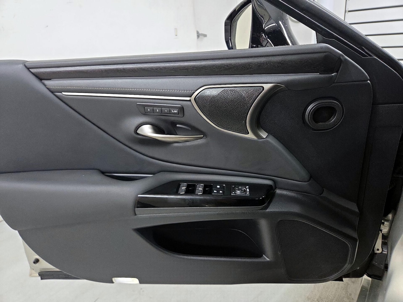 2025 Lexus ES Hybrid 300h Luxury - Photo 13