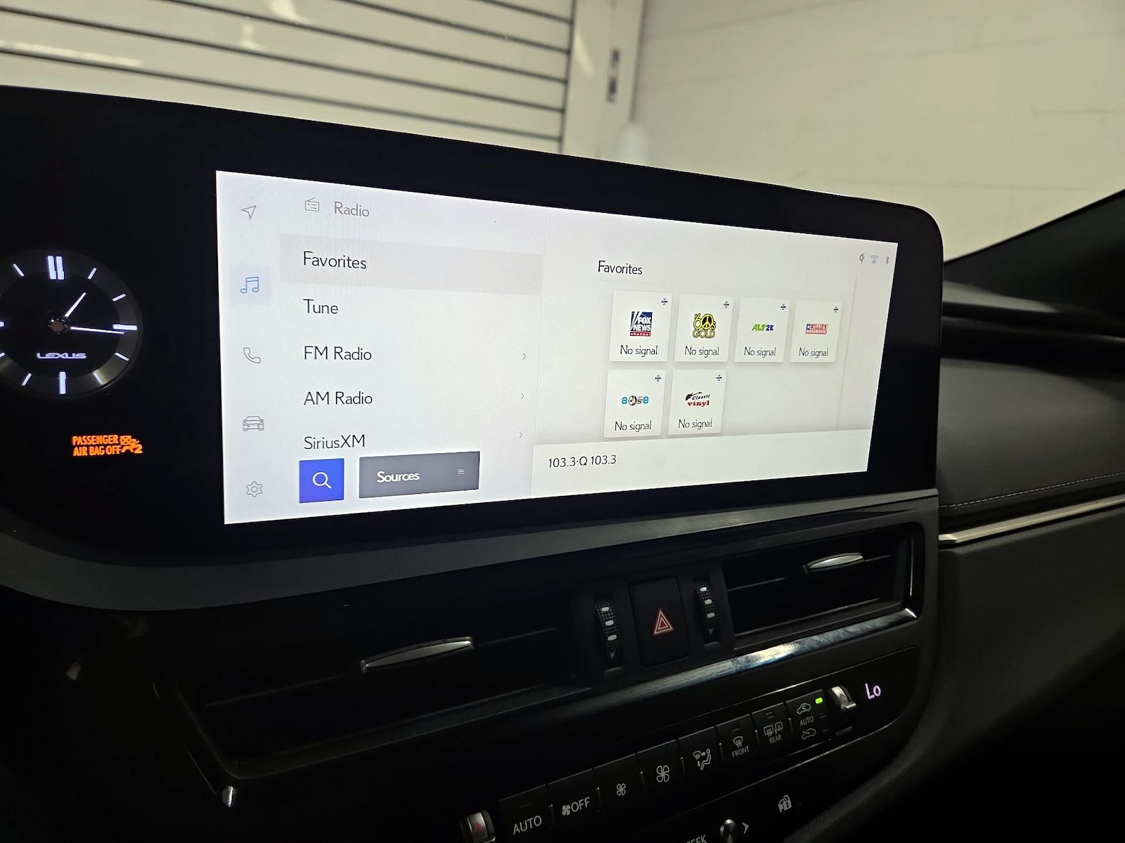 2025 Lexus ES Hybrid 300h Luxury - Photo 17