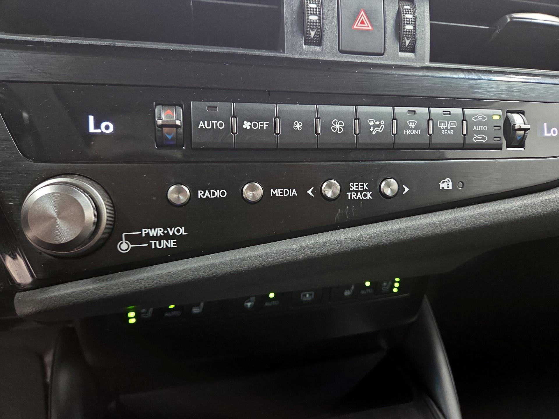 Thumbnail: 2025 Lexus ES - 17