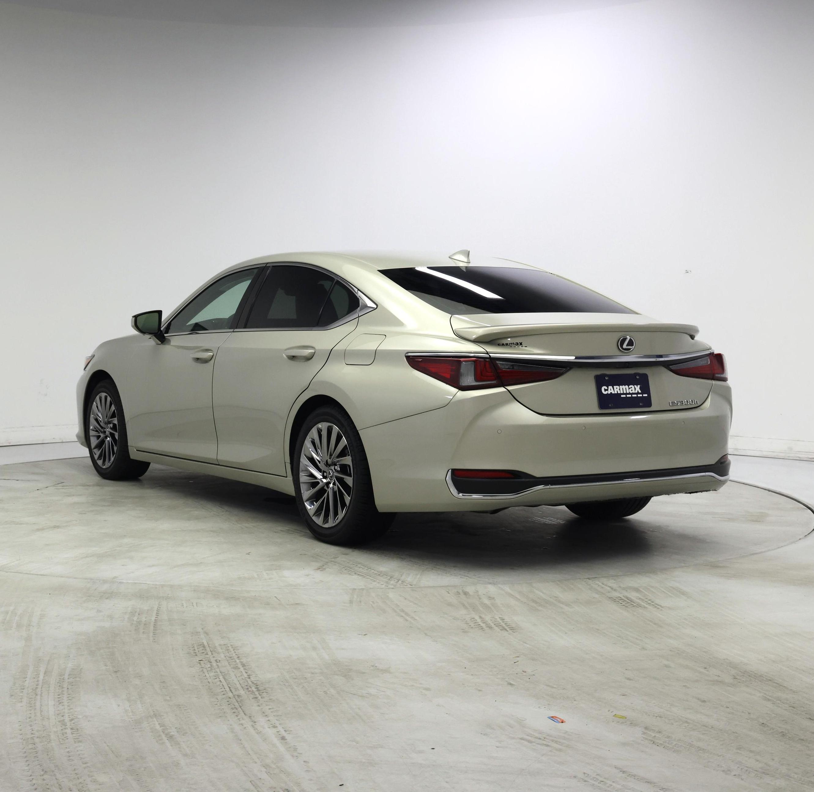 Thumbnail: 2025 Lexus ES - 2