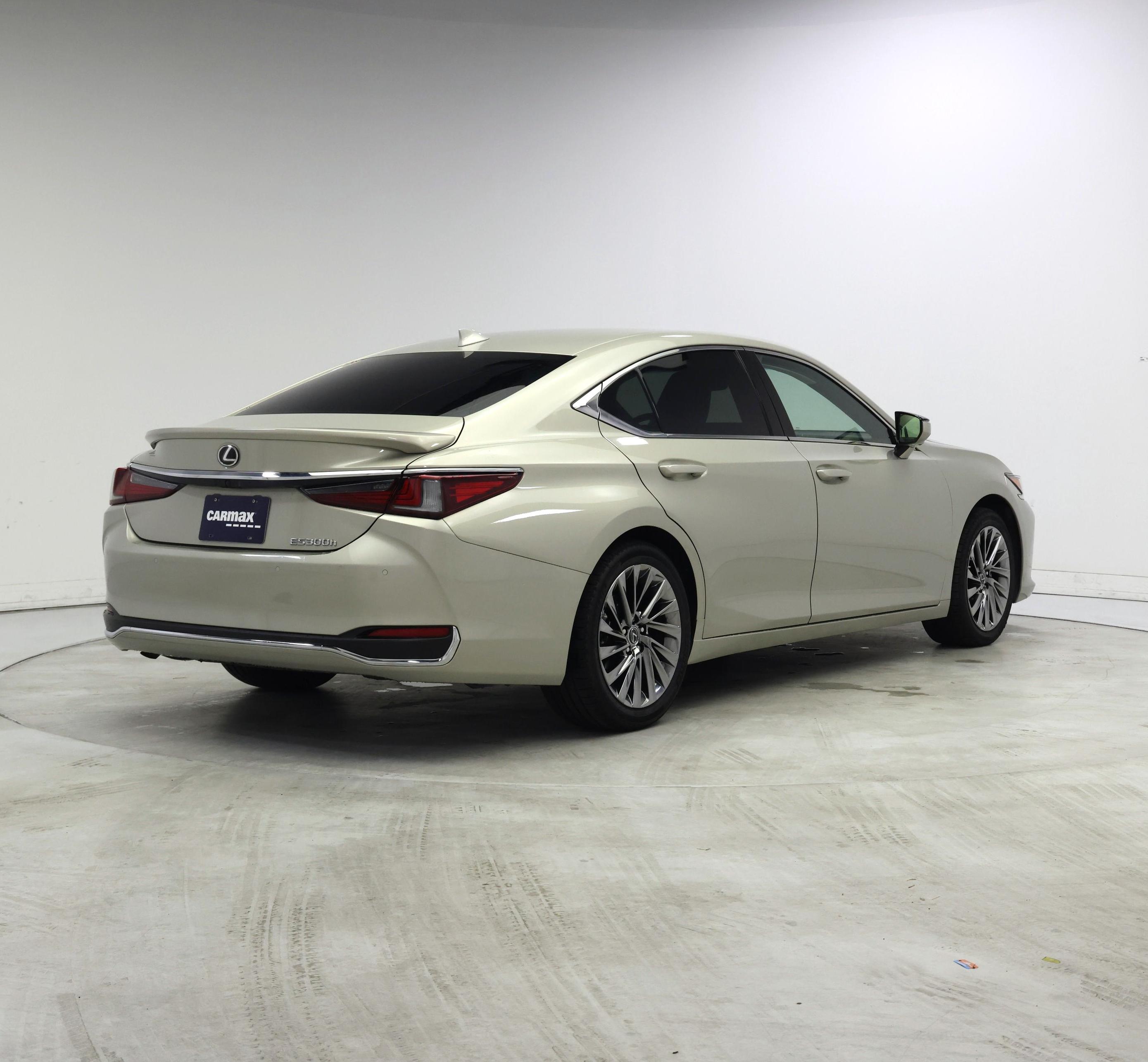 Thumbnail: 2025 Lexus ES - 8