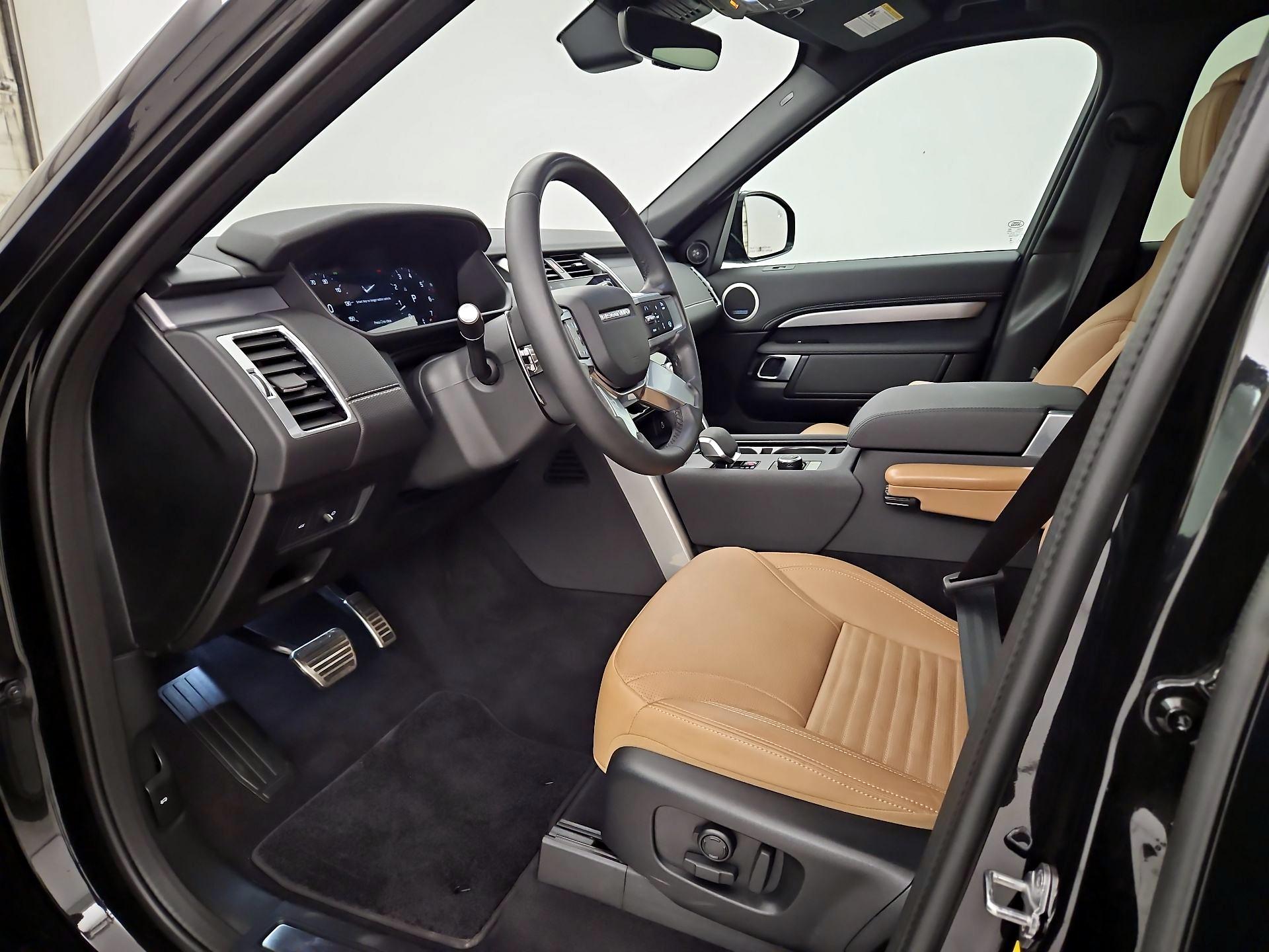 Thumbnail: 2025 Land Rover Discovery - 11