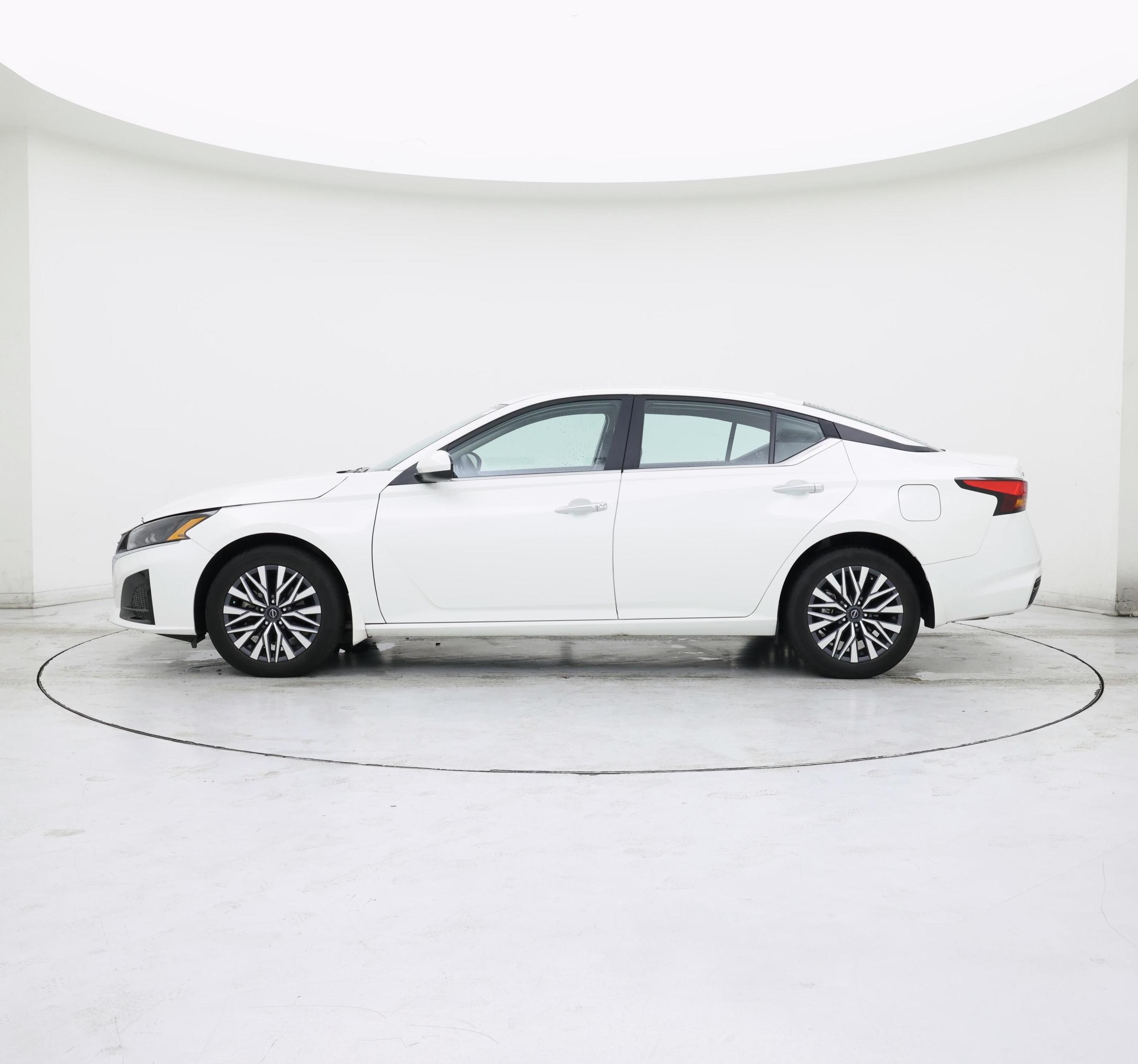 Thumbnail: 2023 Nissan Altima - 3