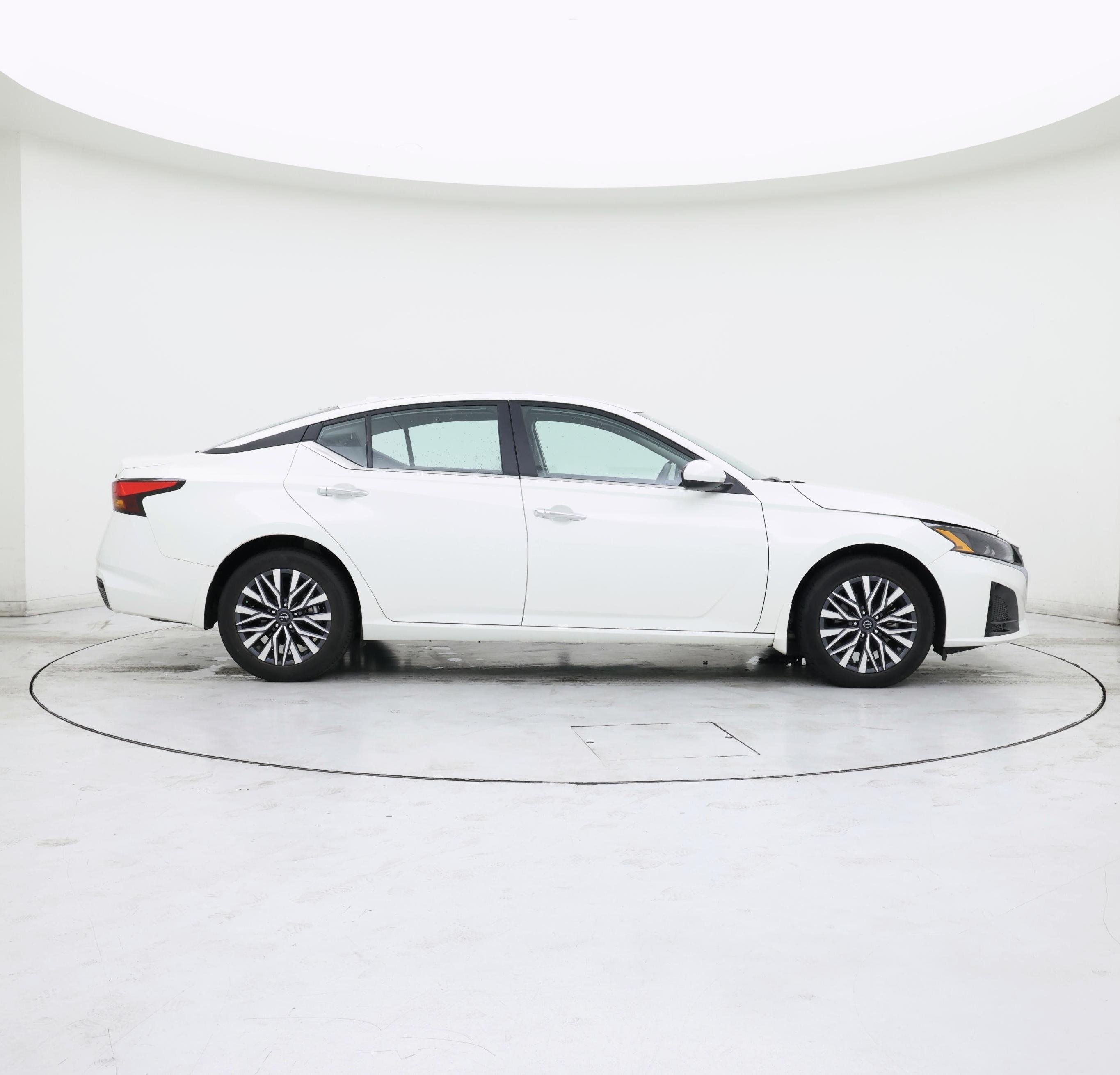 Thumbnail: 2023 Nissan Altima - 7