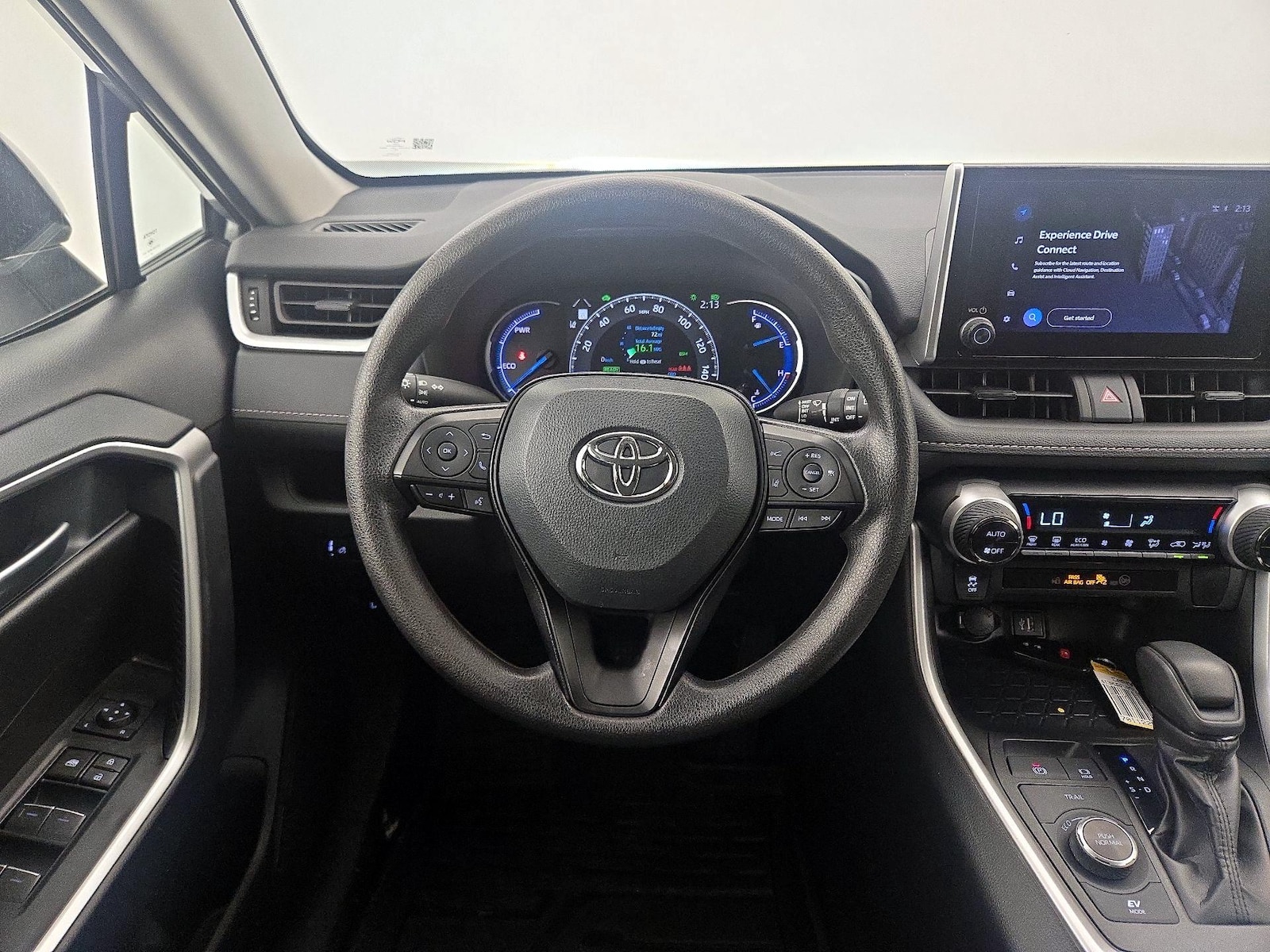 2025 Toyota RAV4 XLE - Photo 11