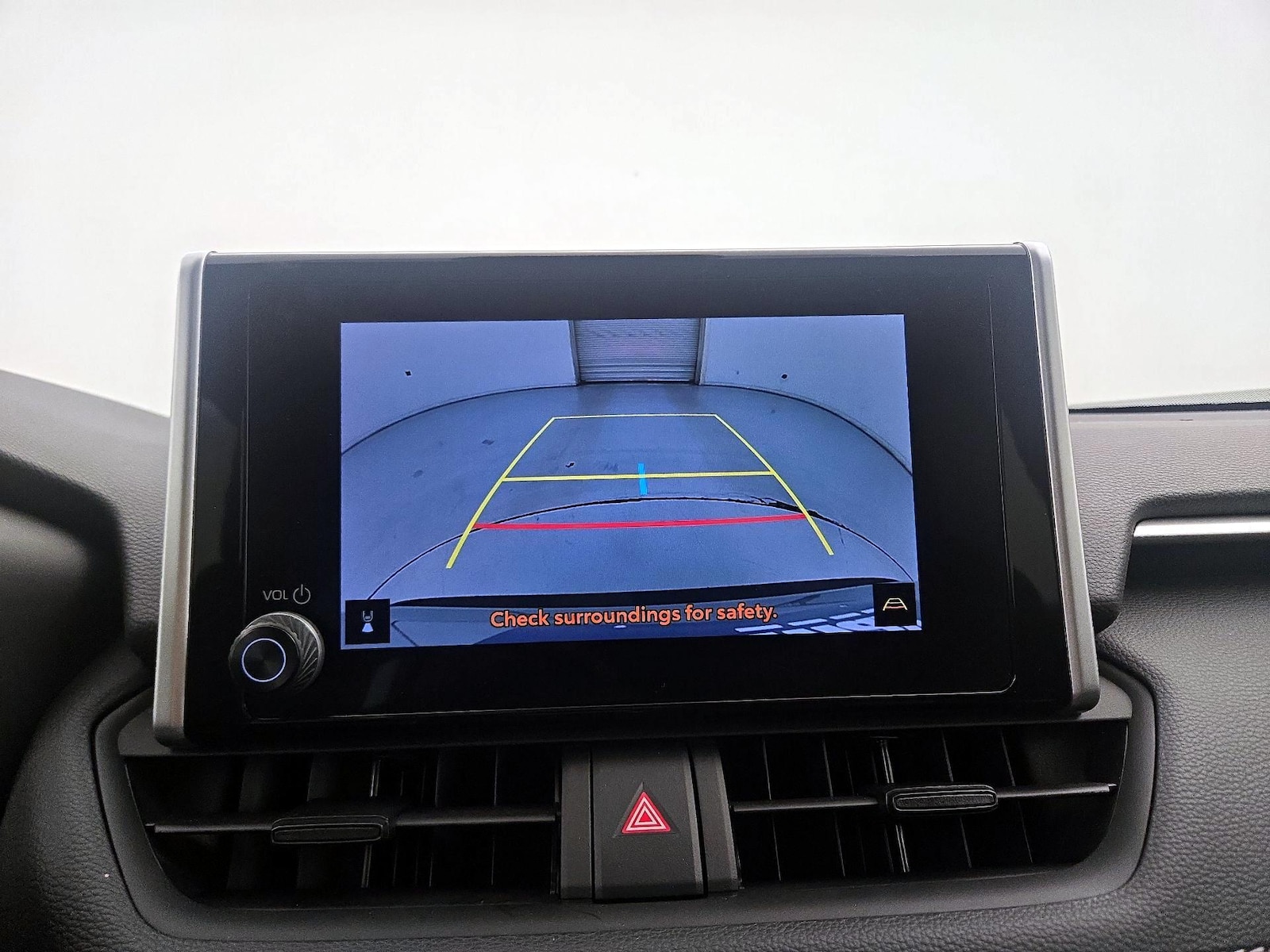 2025 Toyota RAV4 XLE - Photo 15