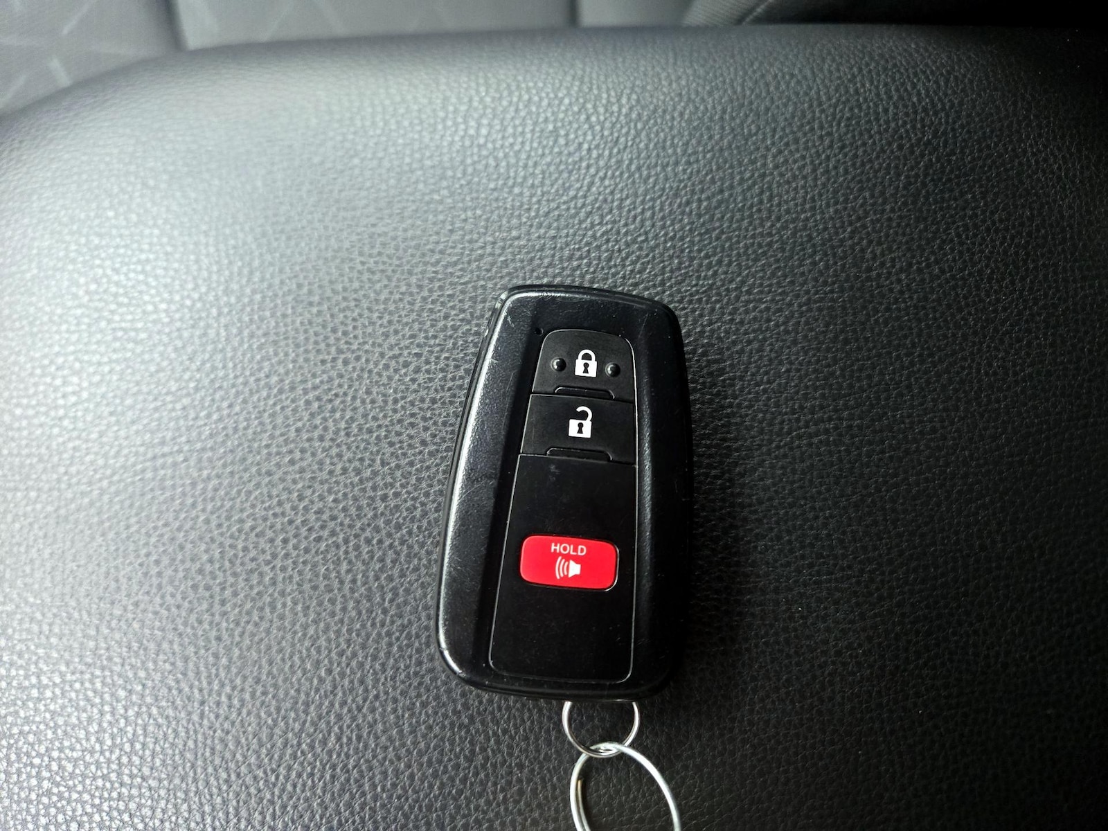 2025 Toyota RAV4 XLE - Photo 23