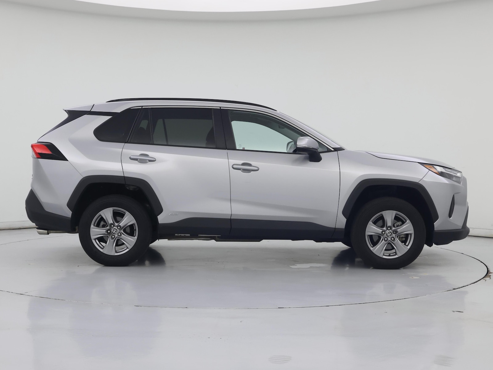 2025 Toyota RAV4 XLE - Photo 8