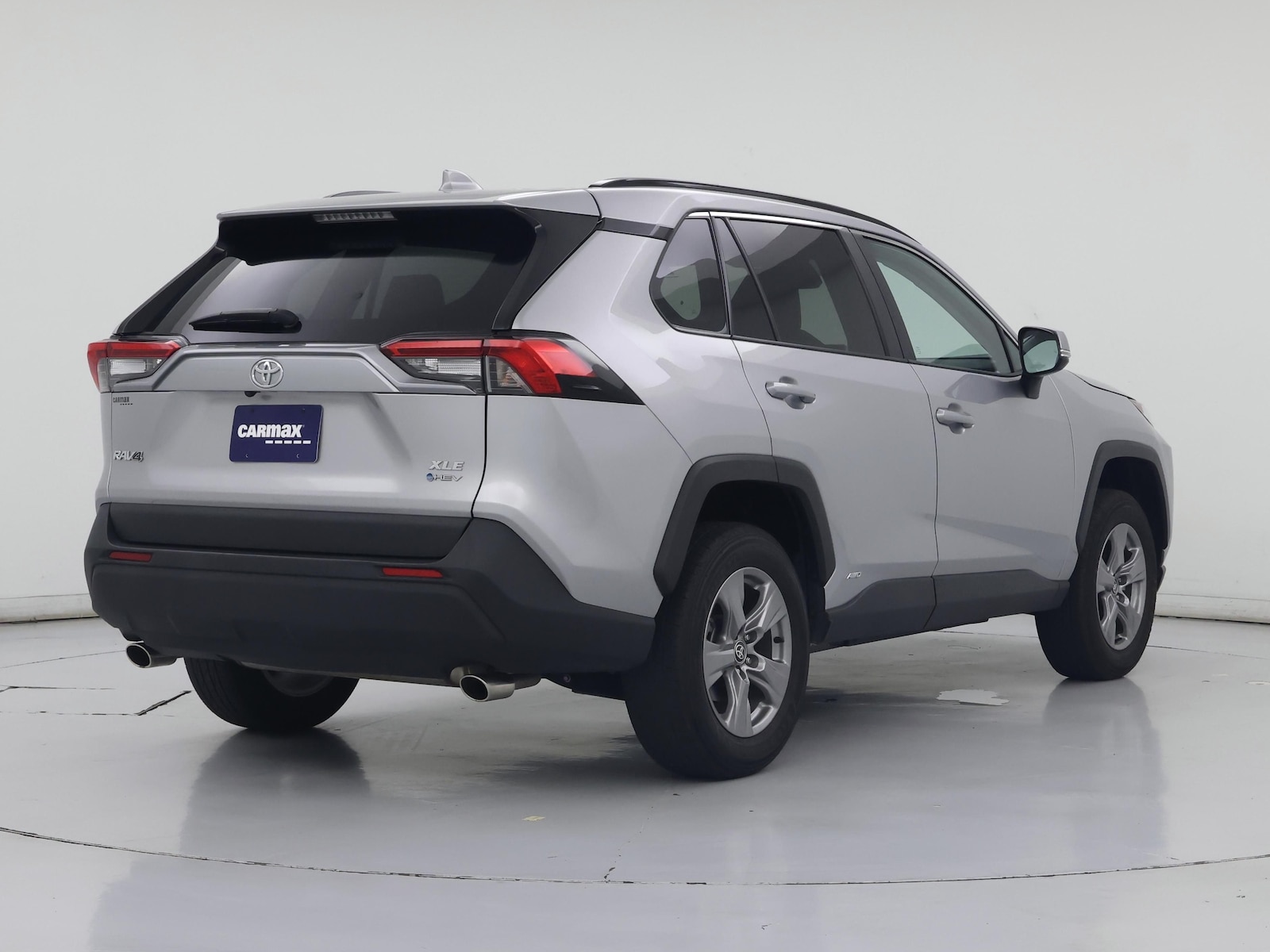 2025 Toyota RAV4 XLE - Photo 9