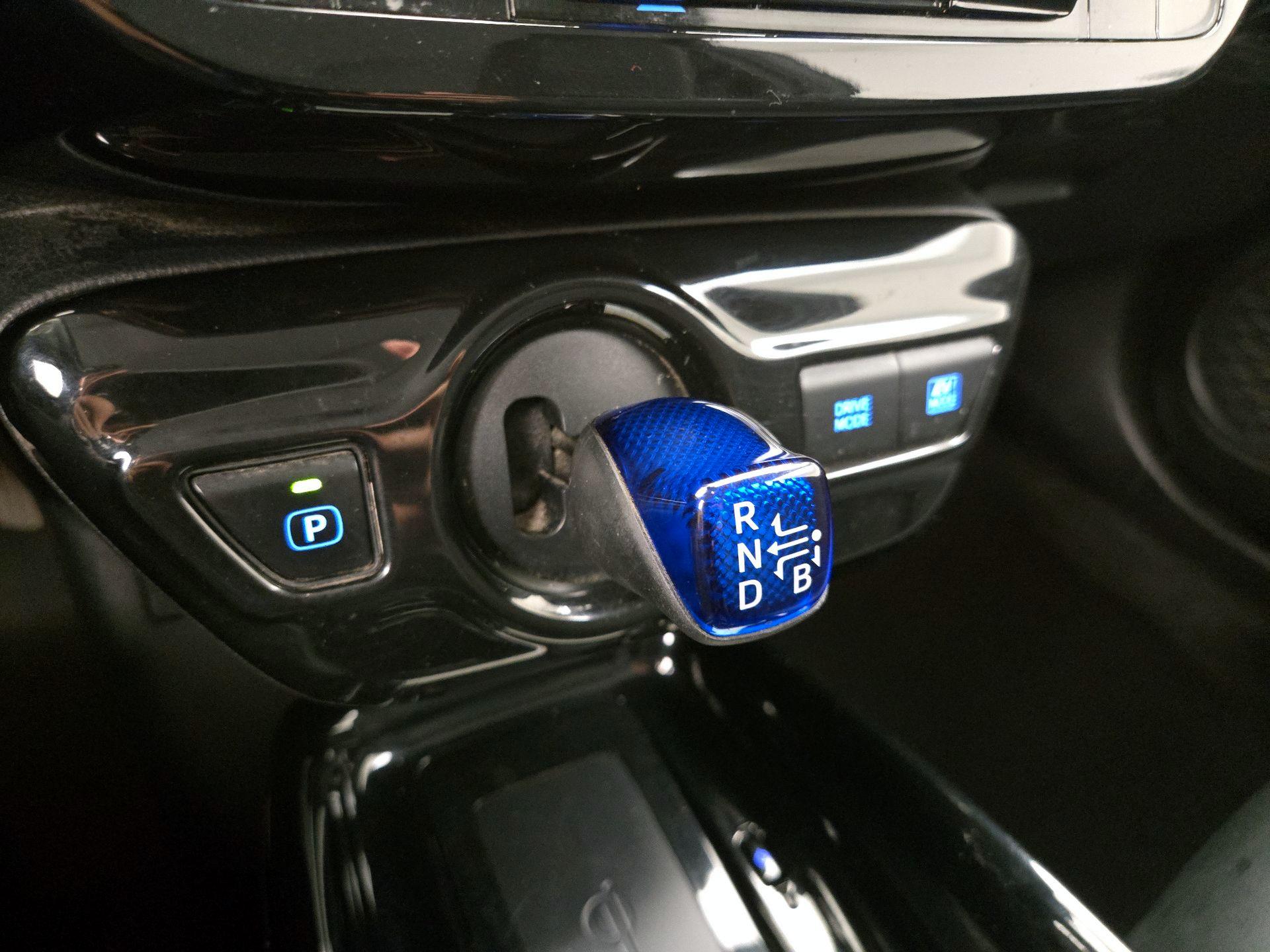 Thumbnail: 2017 Toyota Prius - 17