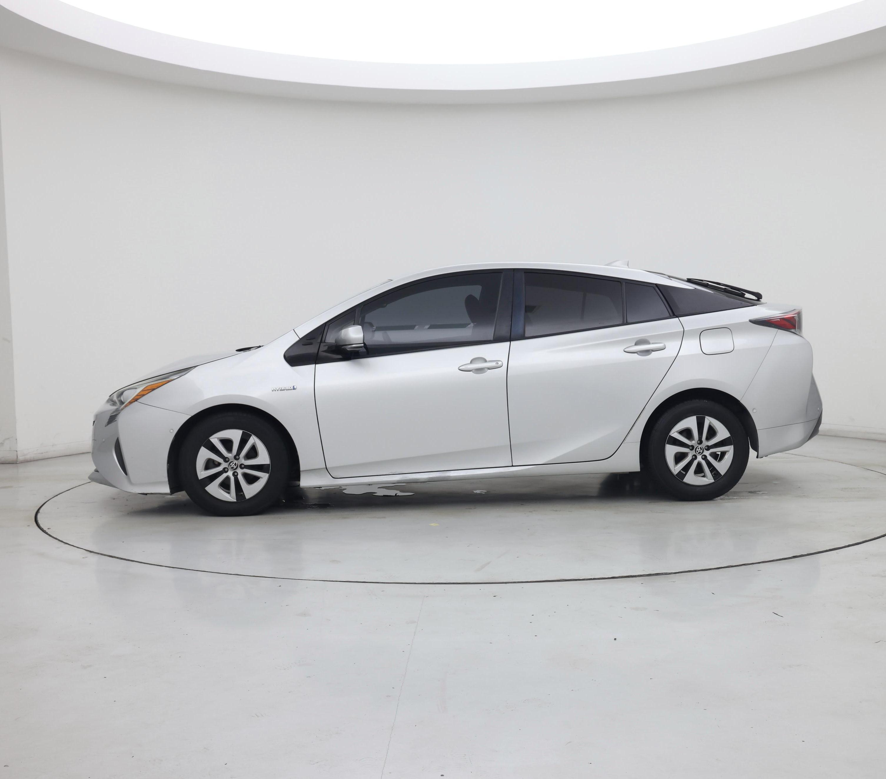 Thumbnail: 2017 Toyota Prius - 3