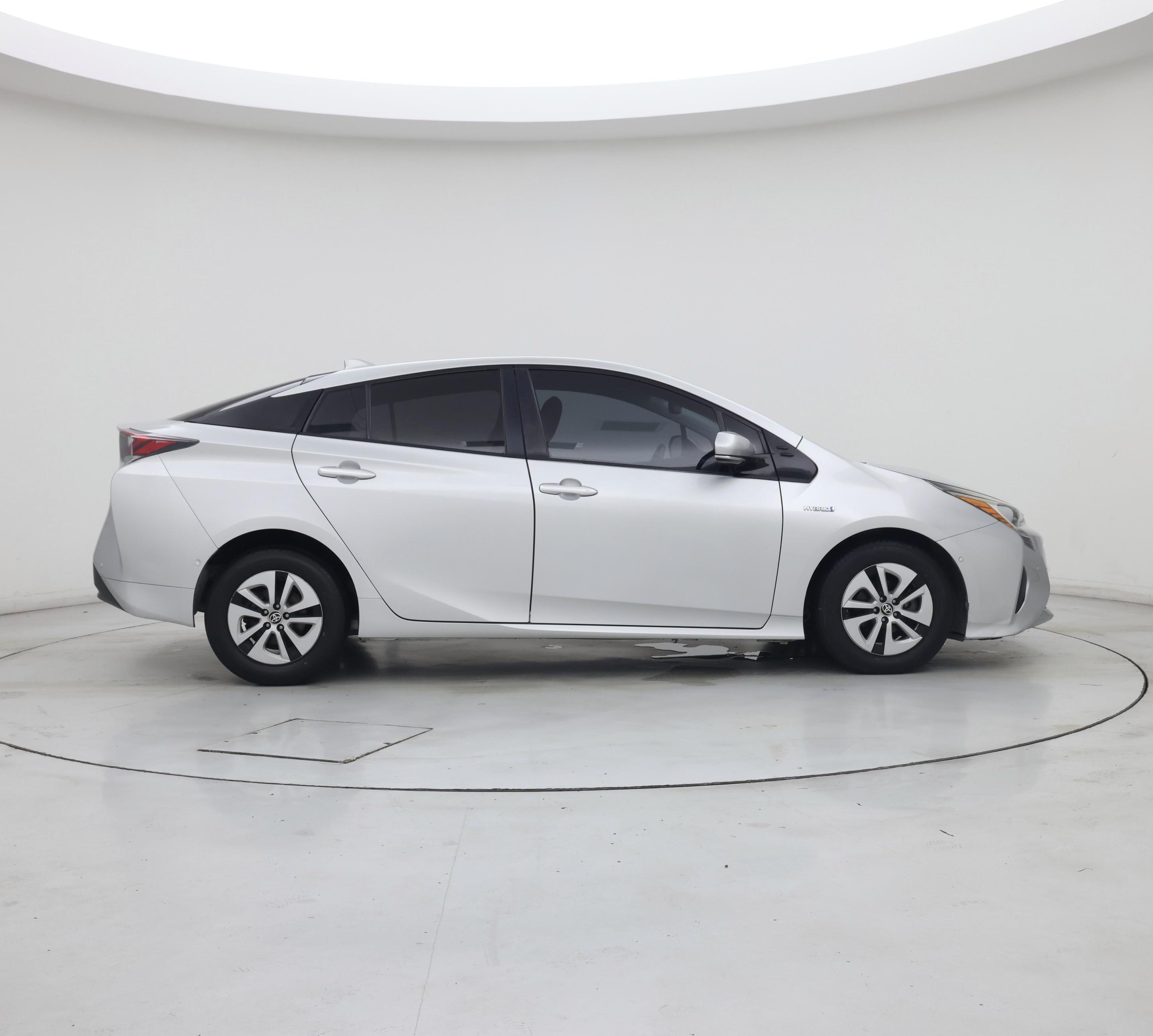 Thumbnail: 2017 Toyota Prius - 7