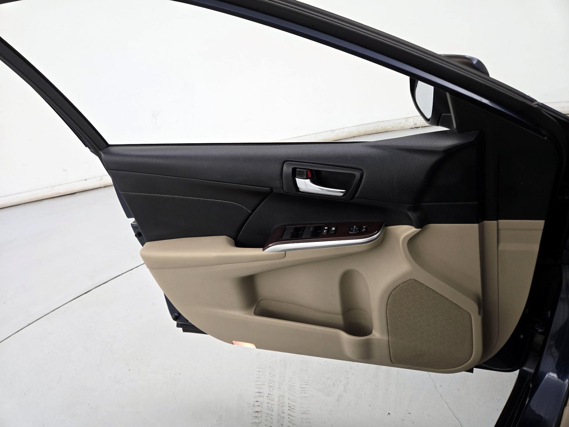 Thumbnail: 2014 Toyota Camry - 12