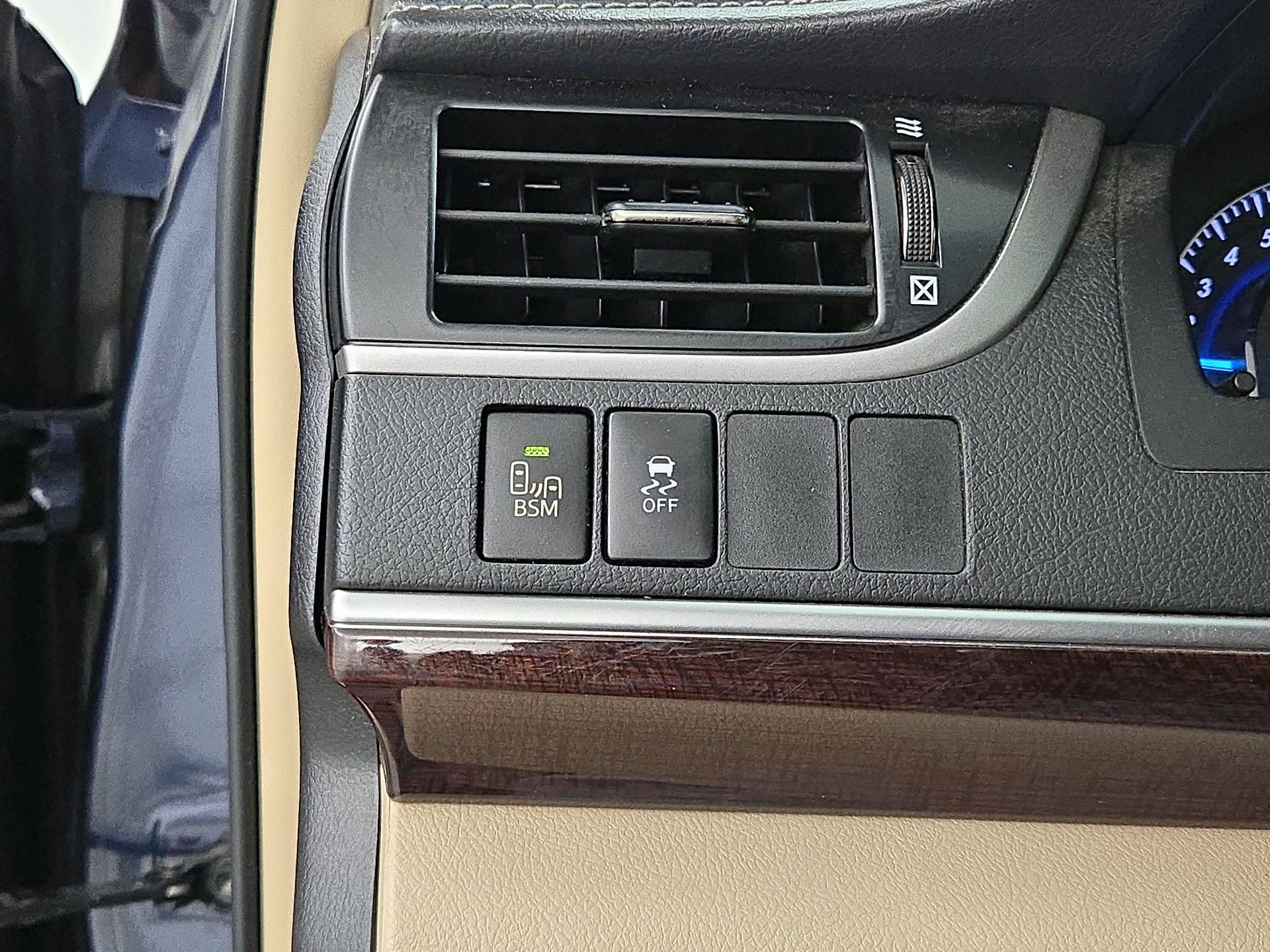 Thumbnail: 2014 Toyota Camry - 13