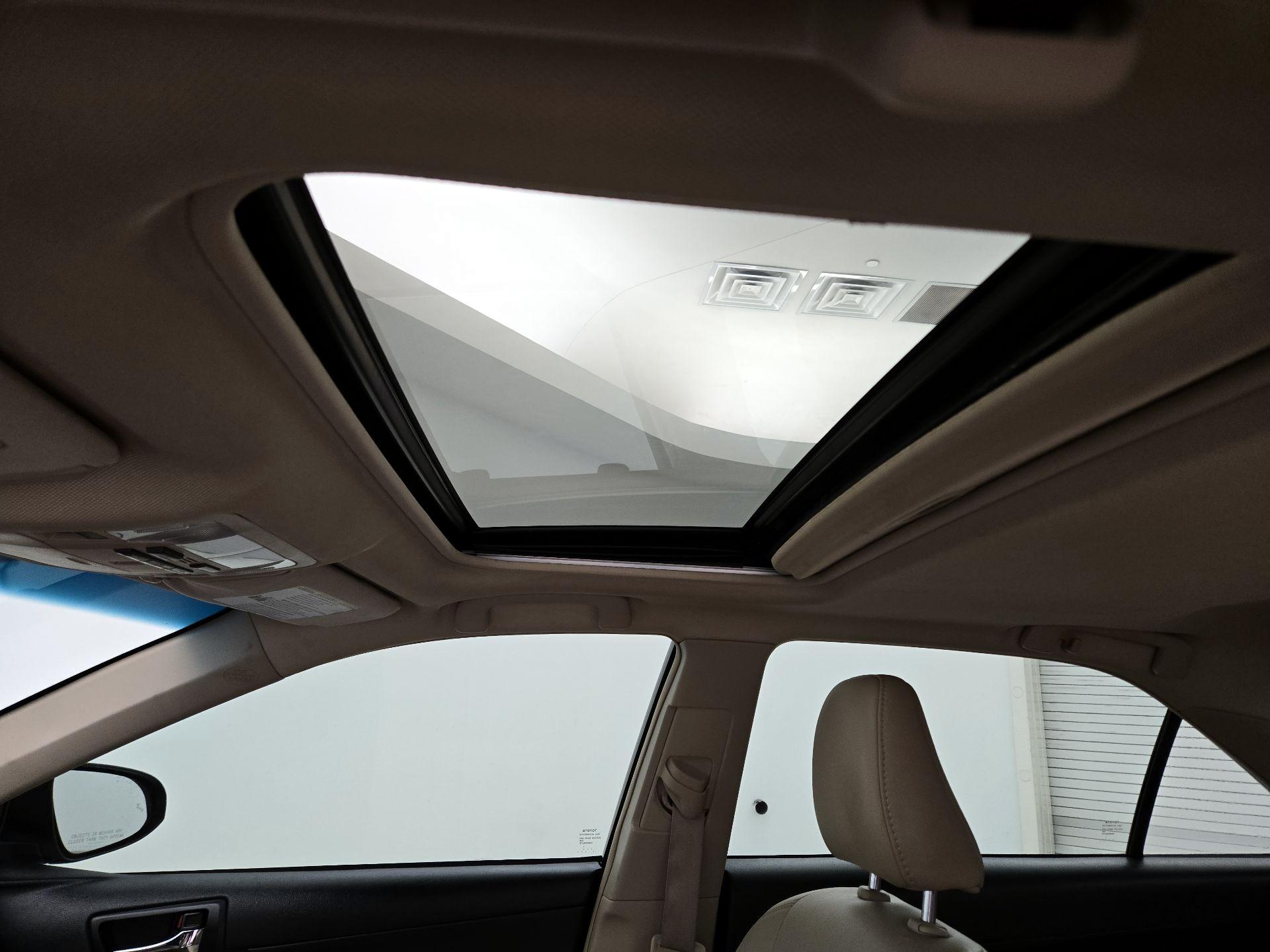 Thumbnail: 2014 Toyota Camry - 20